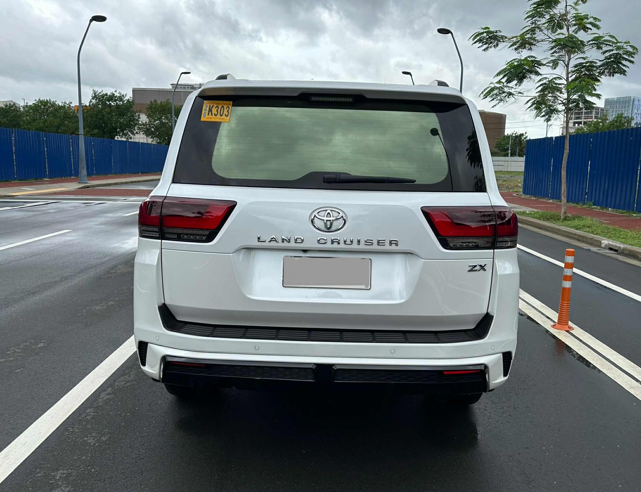 New unit‼️‼️‼️ Toyota Land Cruiser zx Top of the line 14,000
