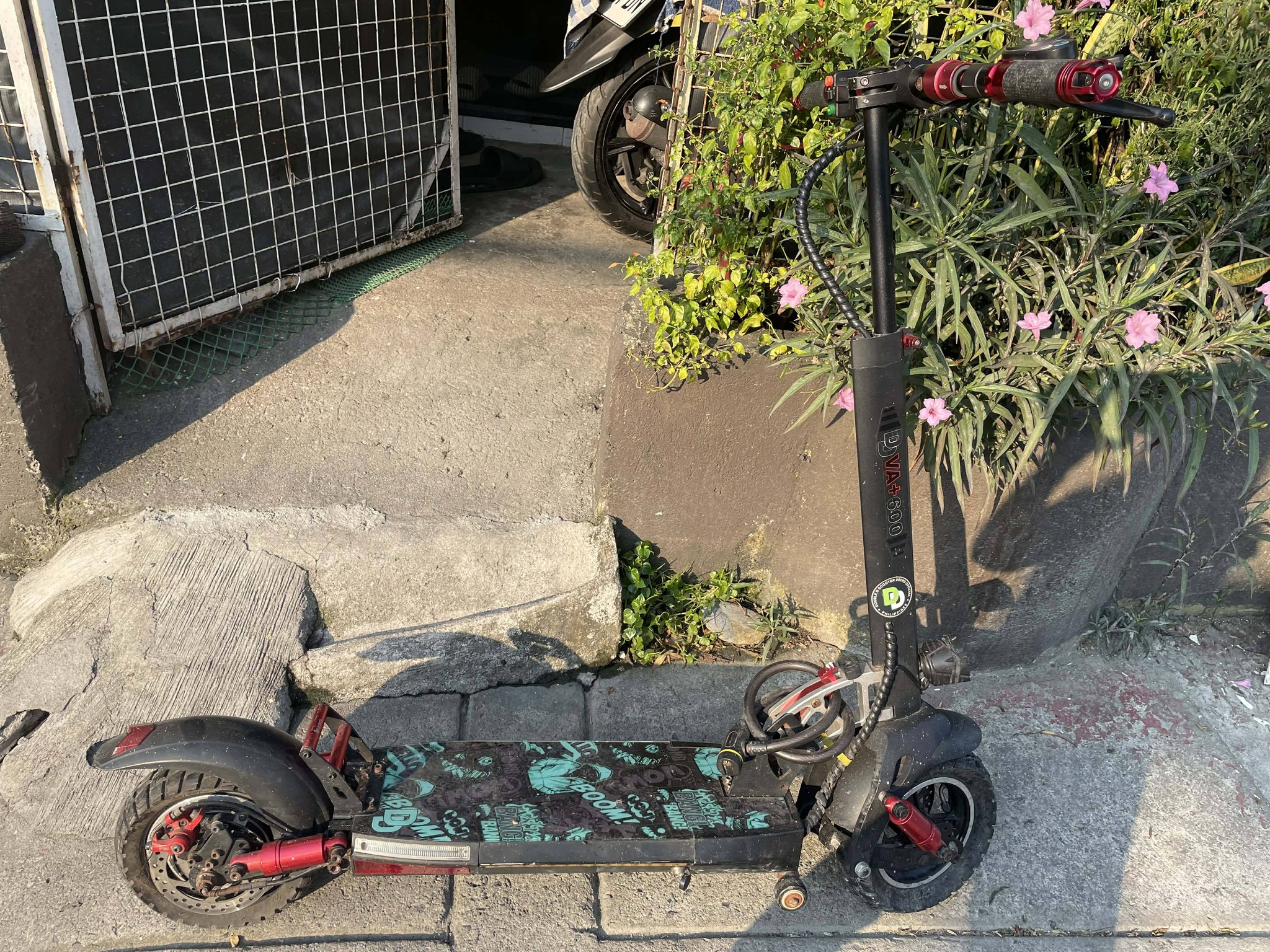 🏆 WHY CARRY A 40-50 KG SCOOTER FOR ITS SPEED WHEN A LIGHTWEIGHT