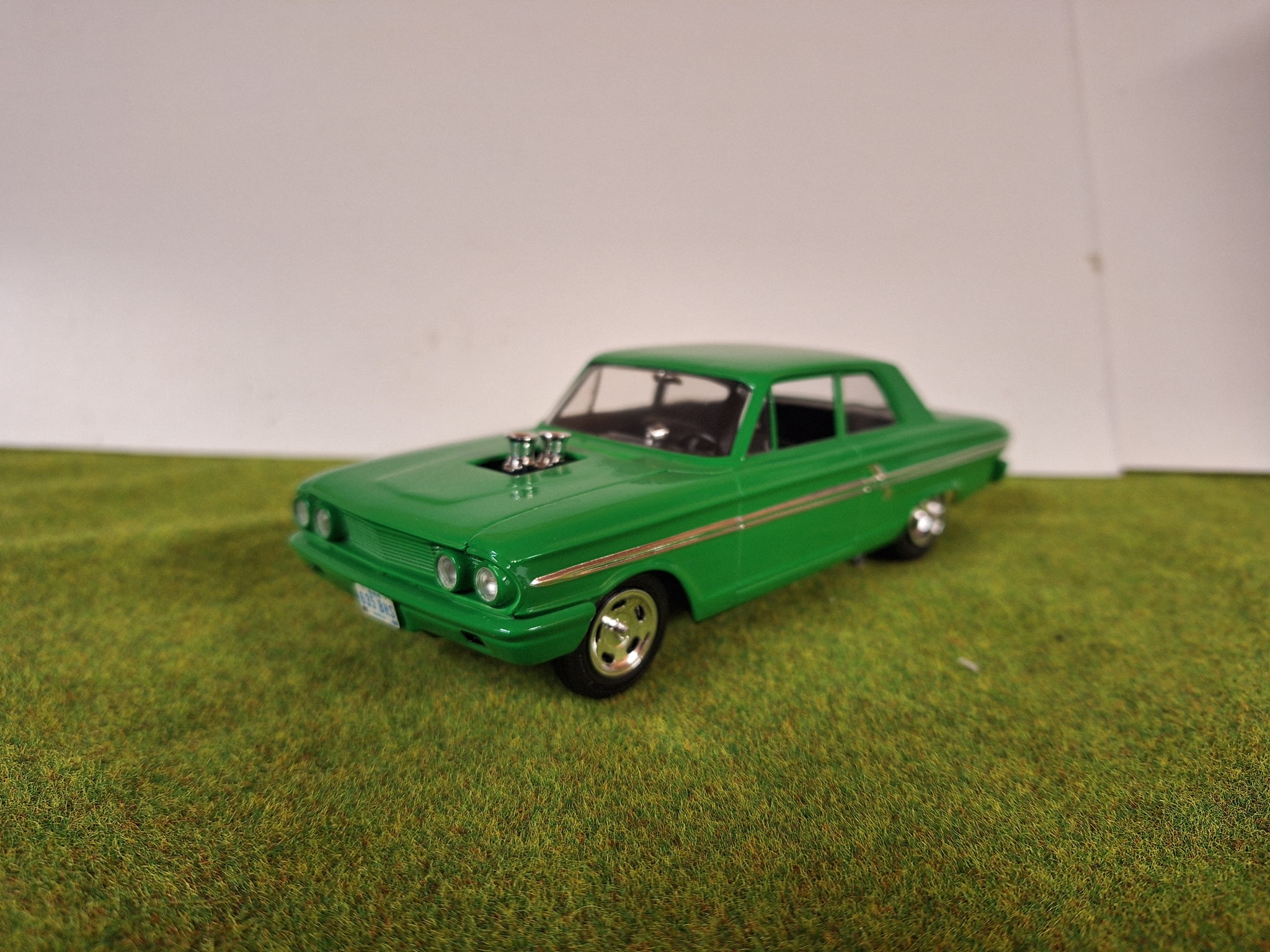 Revell 1964 Ford Fairlane Thunderbolt 427 model car in metallic blue