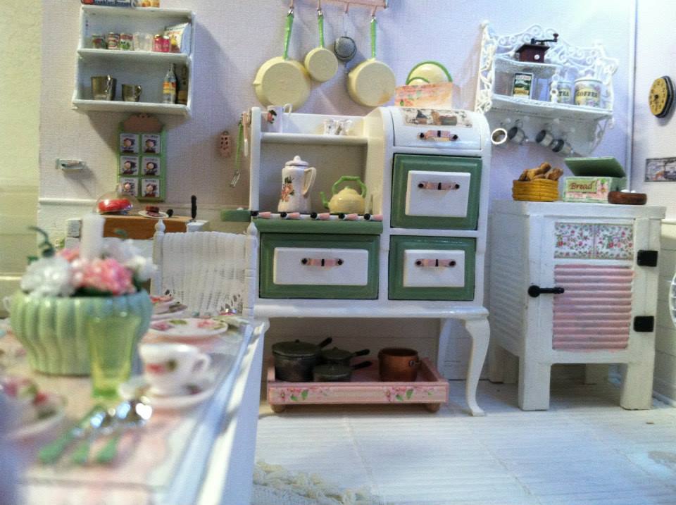 Dollhouse Miniature Madness and Tutorials - Large Roof Trim ...