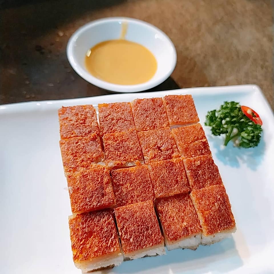 入魂燒味 - 方方正正的冰燒三層肉，可說是入魂燒味必點必吃的一道美食！肥瘦分明的五花肉軟嫩的層次，在外層酥脆的豬皮，齒... | Facebook