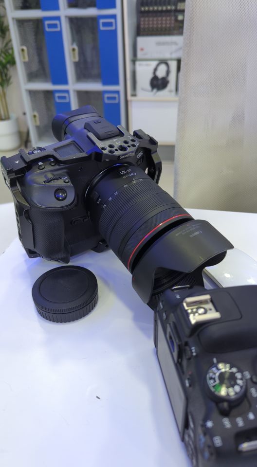 Can Mamiya Sekor C lens work on Canon C70 with EF-RF adapter?
