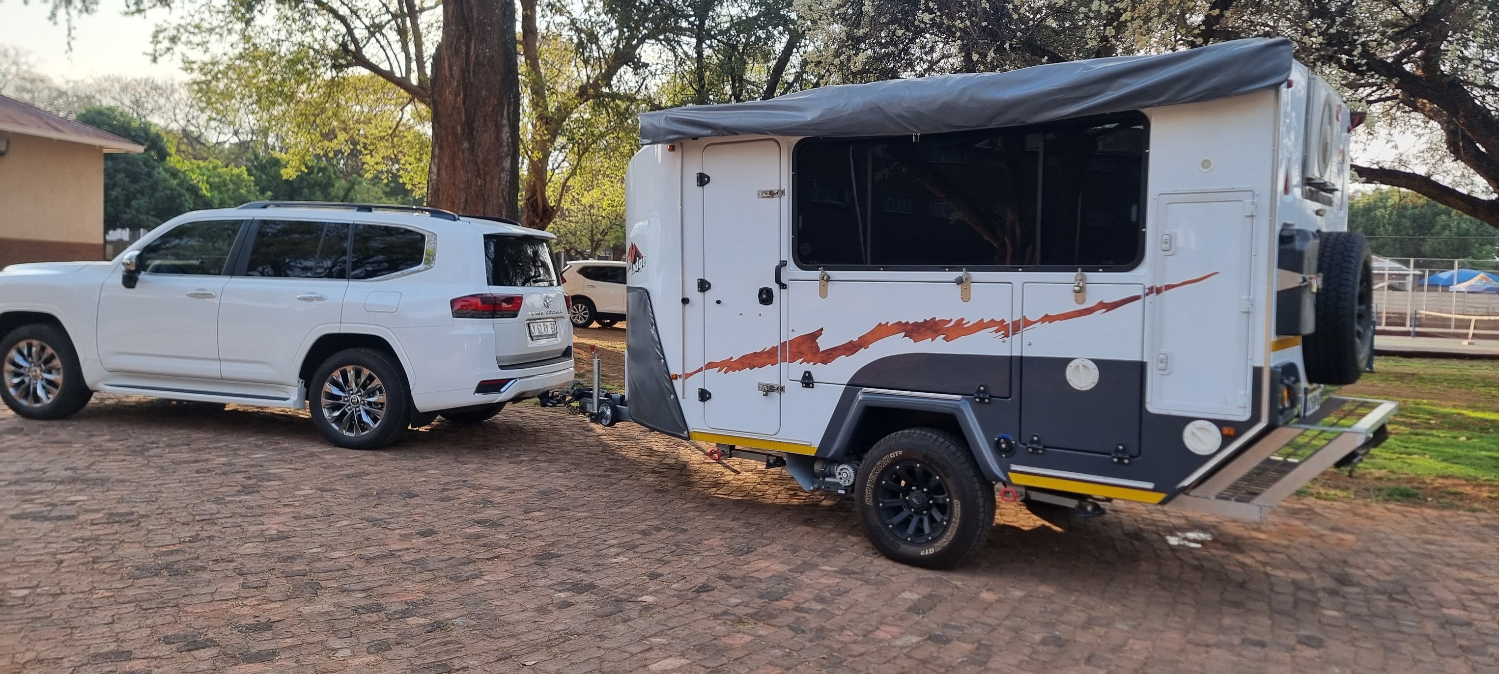 Friends of Mobi Lodge.com | Ons het n mooi rak laat opsit op die mobi ...