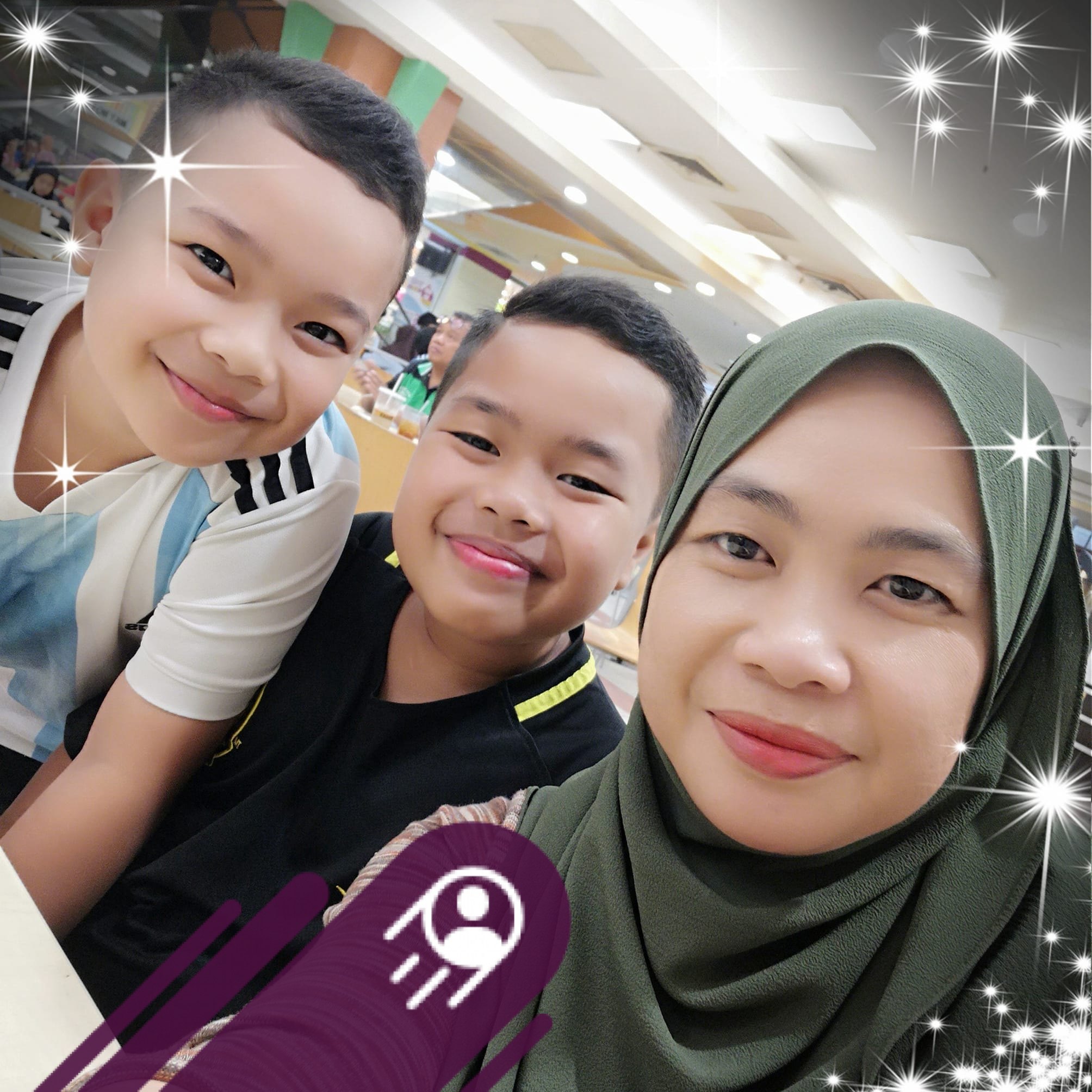 Dh janji mlm td pg ni nak bfast Sama2.. tguu punya tunggu incek suami ...
