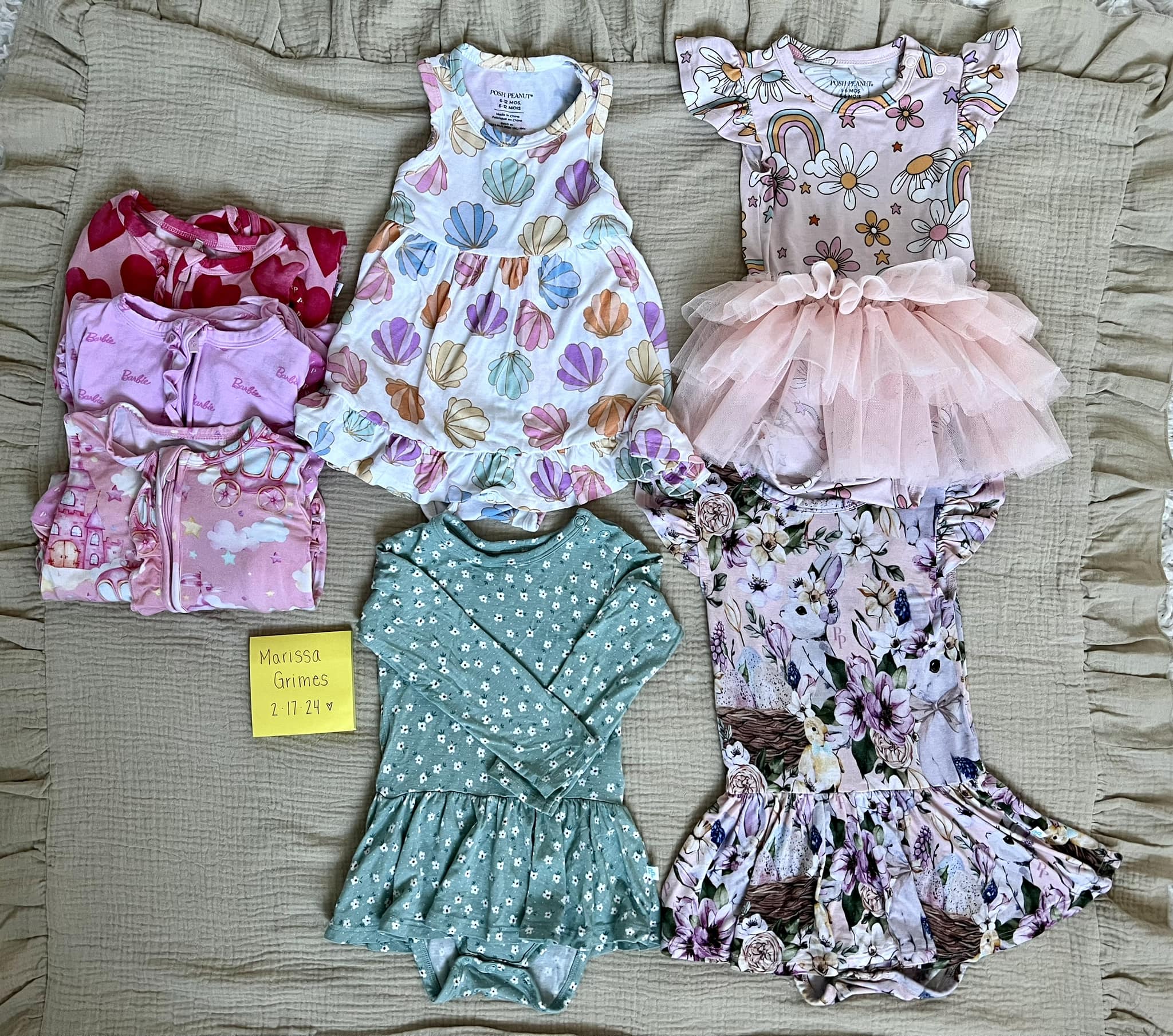 Bundle of baby clothes for sale display picture 1