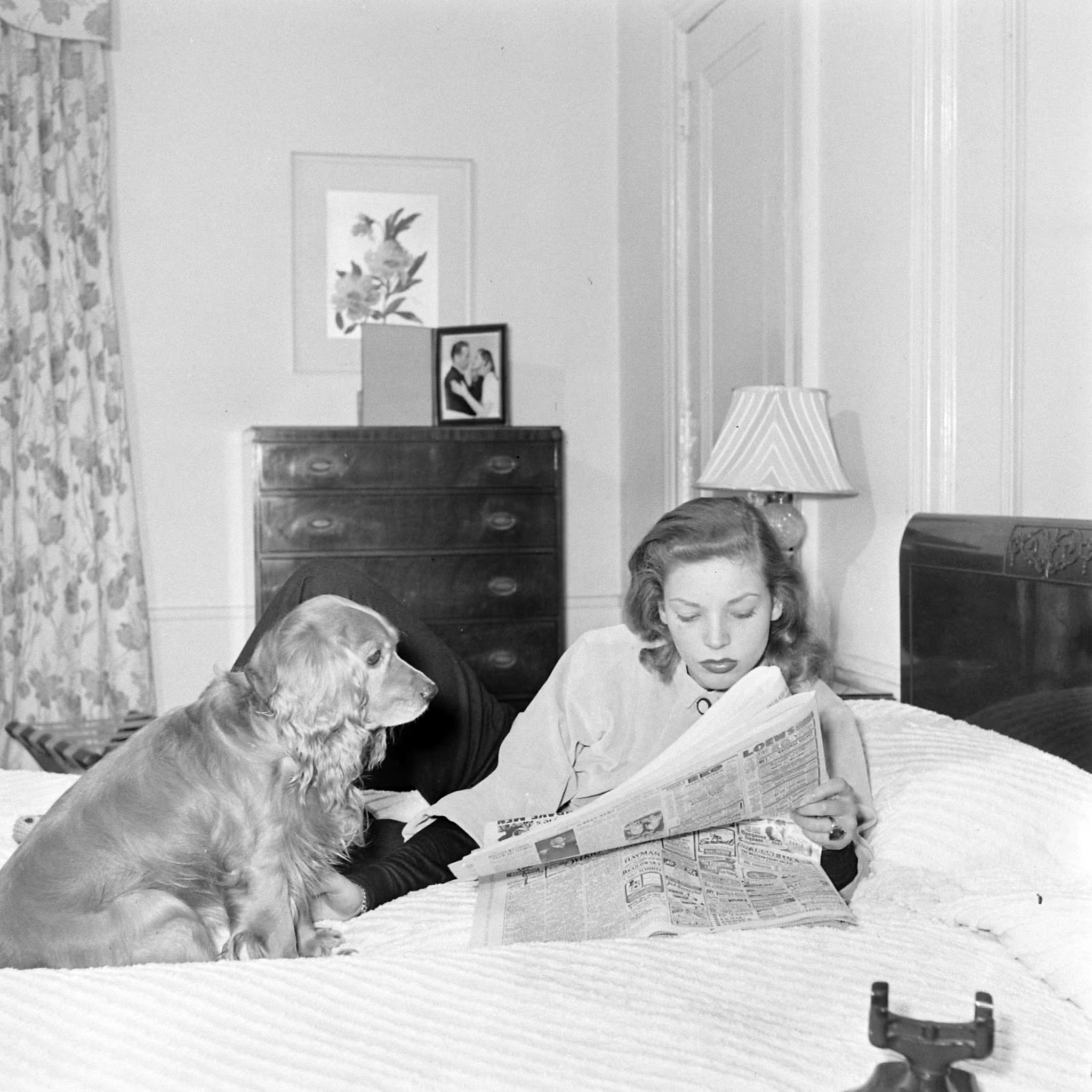 Edgar Neville Romrée. Cine | Lauren Bacall se relaja en su apartamento ...