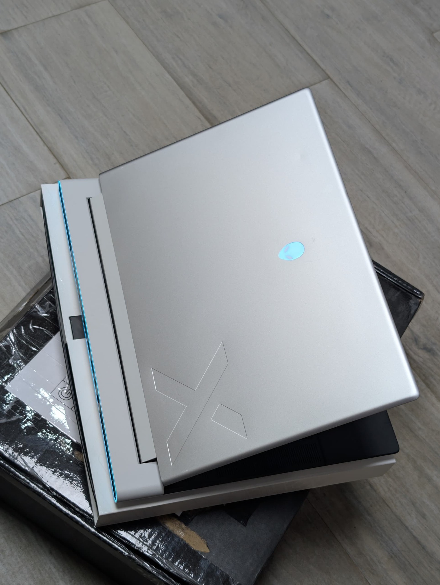 Alienware X17 R2 i9-12980HK | Ram 64GB | SSD: 4TB PCIe 17.3
