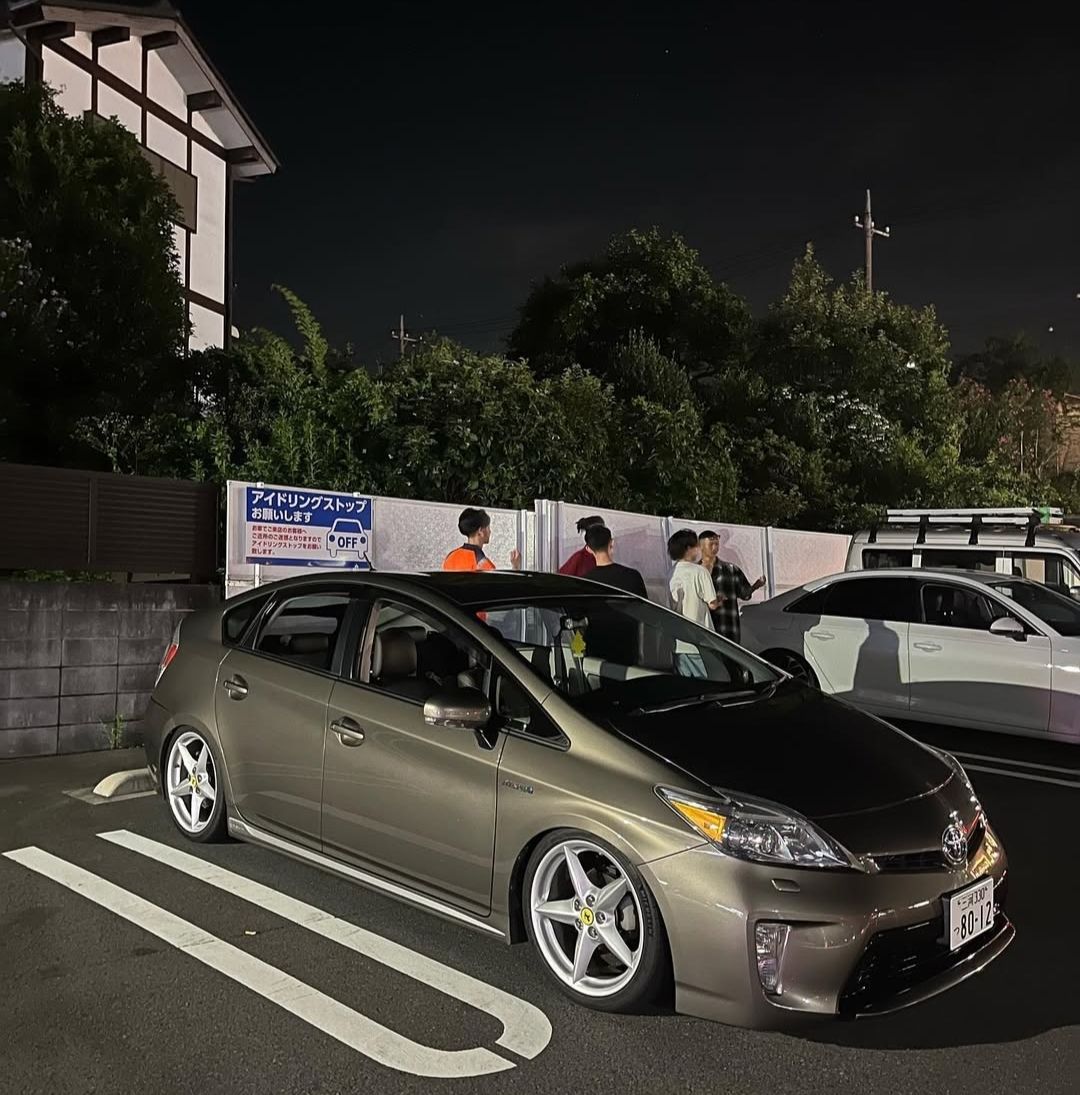 Ferrari 360 wheels on a Prius. お願いしンストップ お願いします N