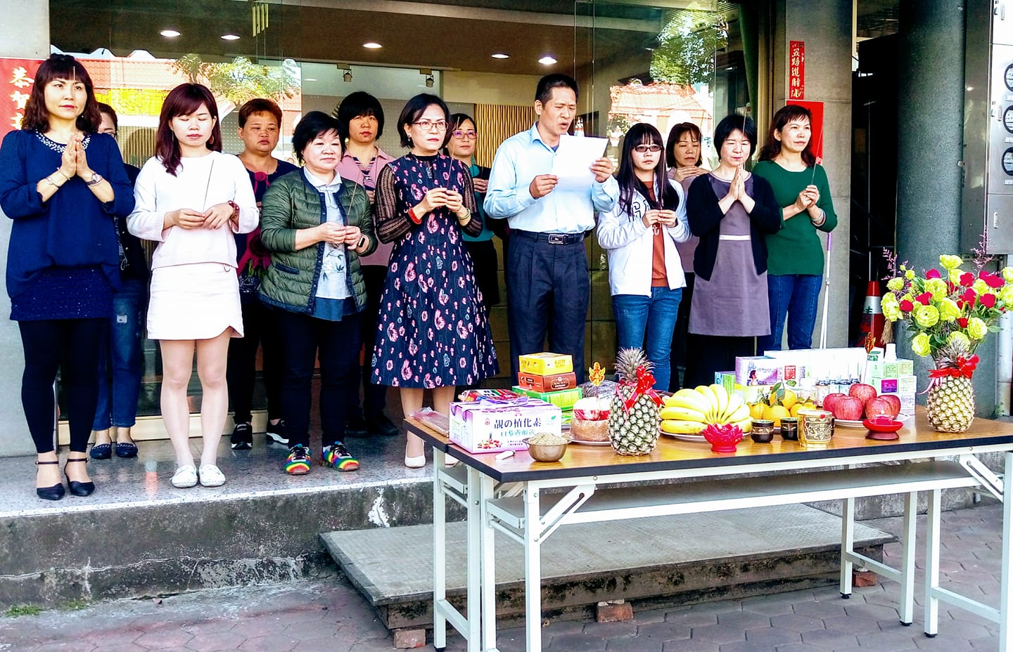 蓮容 Lina Rong - 🎊開工大吉︳蓮容團隊來拜年 諸事如意、諸事吉祥！ 🎉🎉... | Facebook