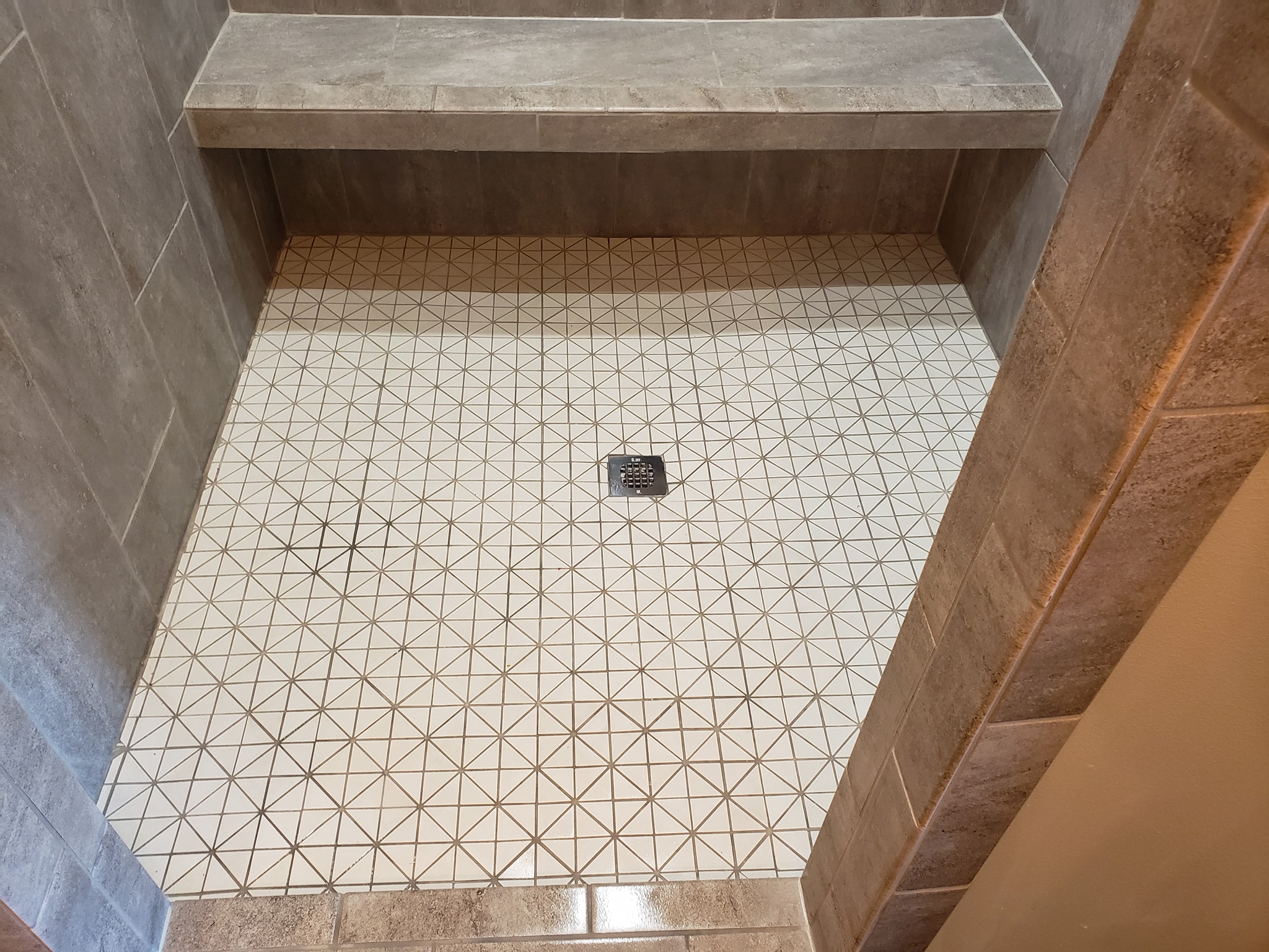 R&B Tile and Floor Covering