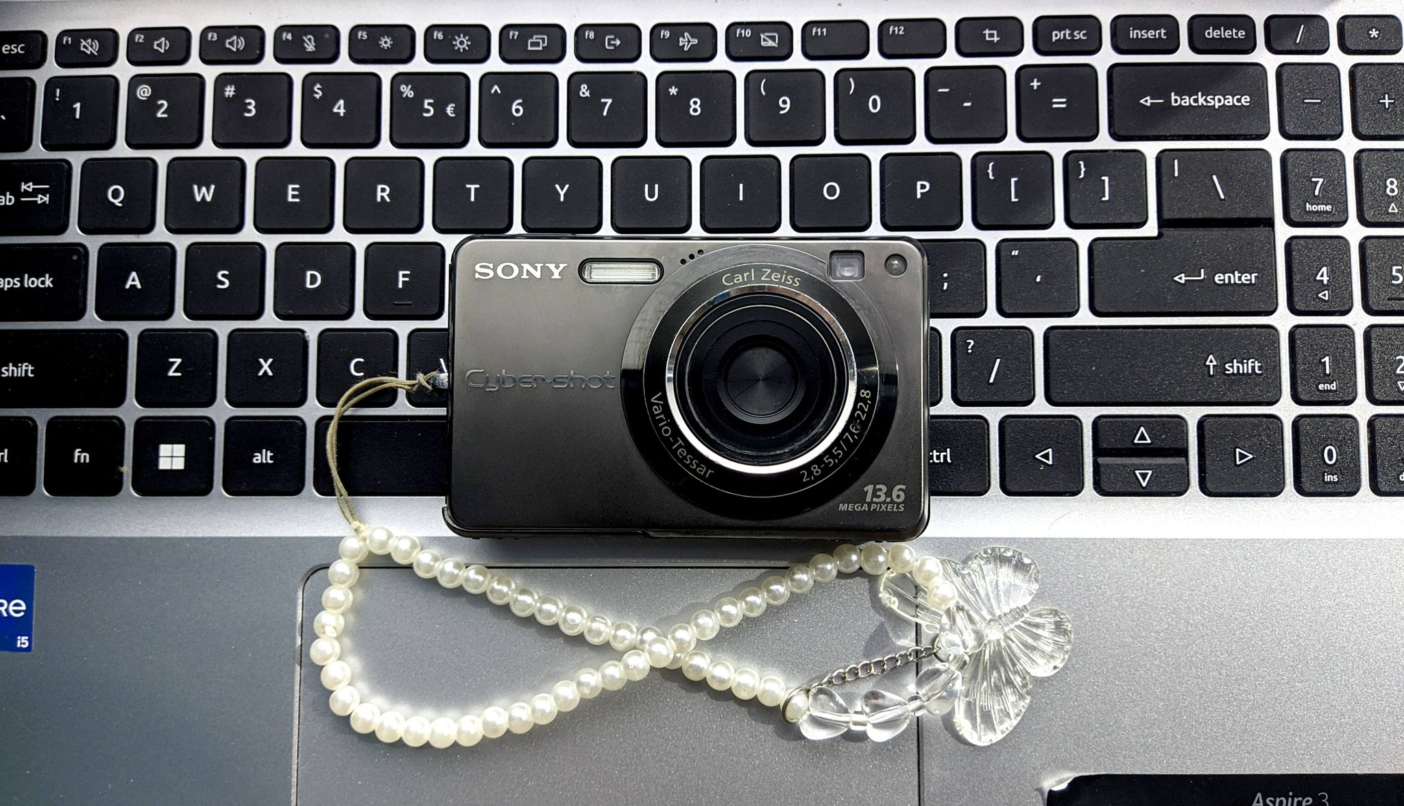 𝗦𝗼𝗻𝘆 𝗖𝘆𝗯𝗲𝗿𝗦𝗵𝗼𝘁 𝗪𝟯𝟬𝟬 (𝗥𝗔𝗥𝗘) 📸 PRICE: 4,299