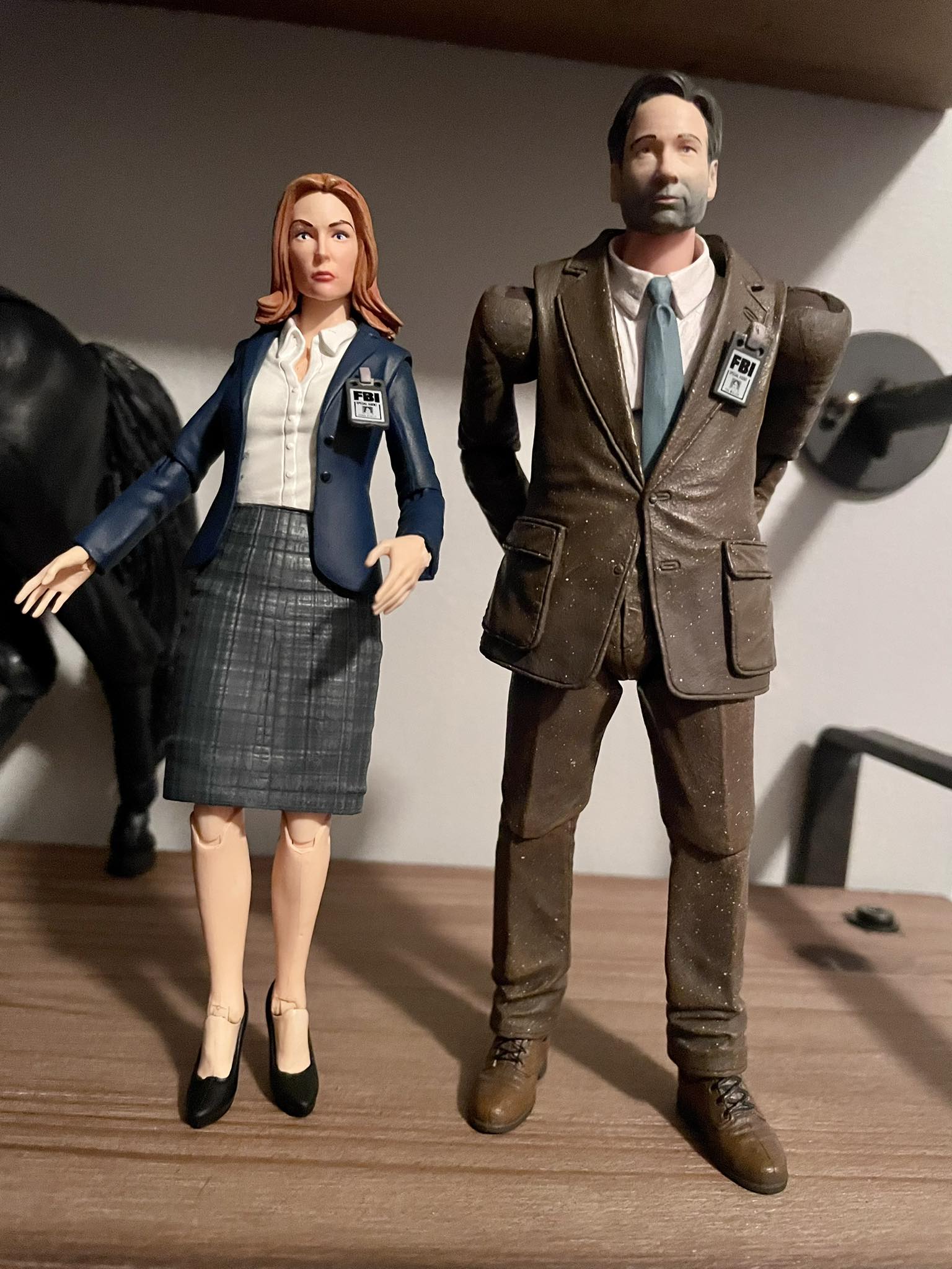 X-Files miniatures or likenesses of Mulder and Scully