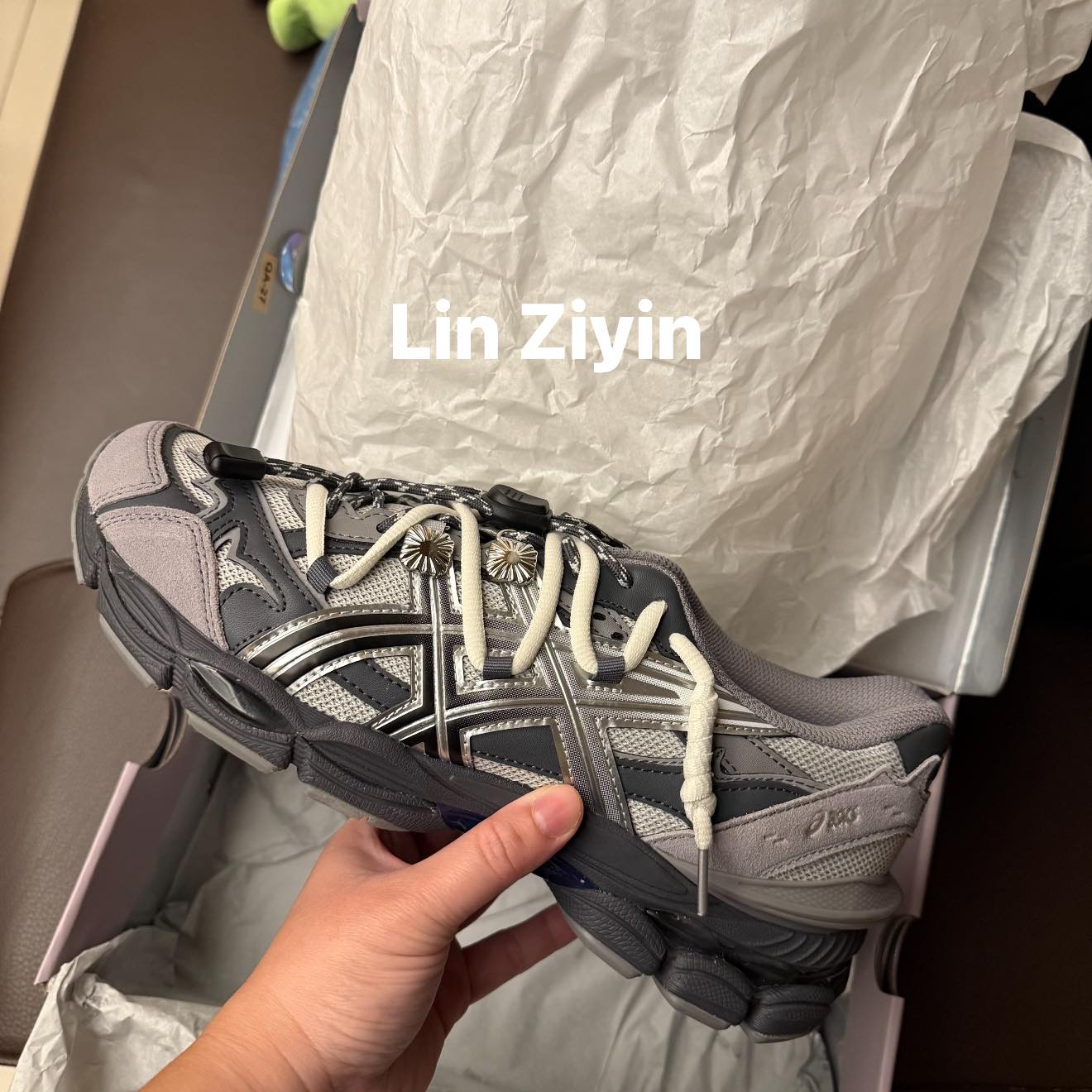 目的】出售現貨【商品名稱】 TOGA × ASICS Gel-Cumulus 16 TG 銀色 