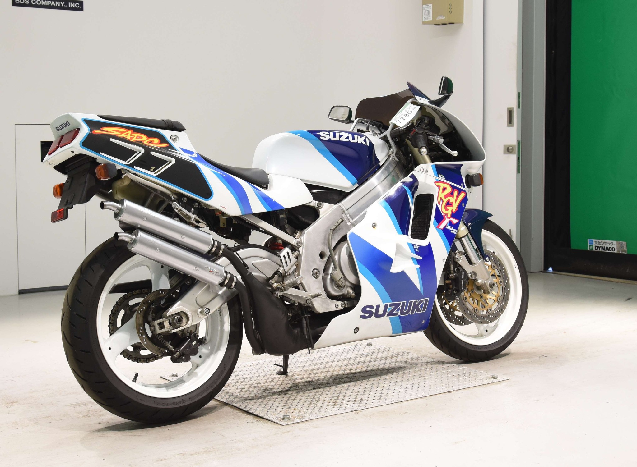 ジョン Suzuki RGV250 Two-Stroke Available from Moto2 Imports Clean Suzuki