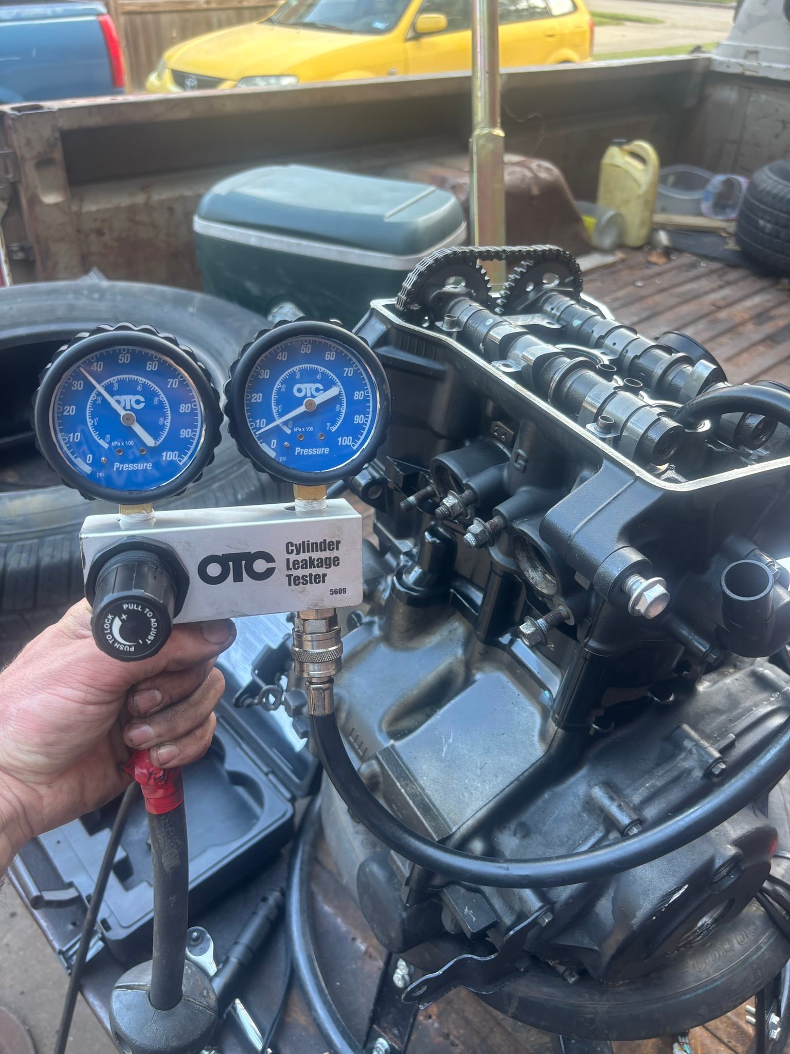 ゆ Why is Kawasaki Ninja 400/500 bike having low compression at 60psi?