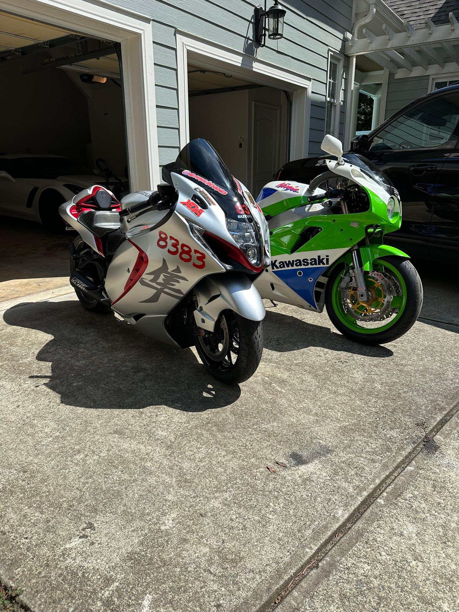 The 92 is finally back home. Dropped the ZX10 off for tires and