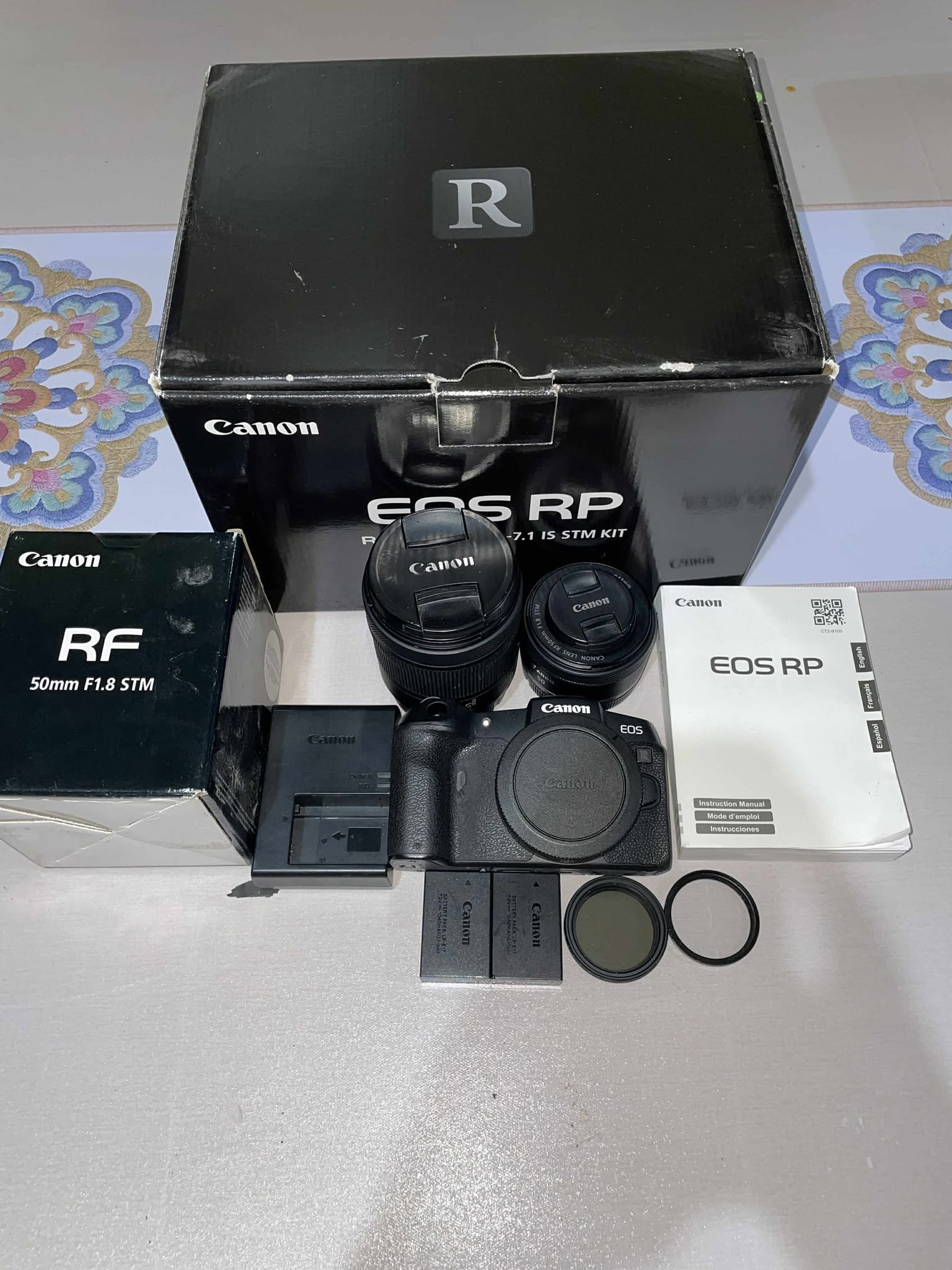 Canon EOS RP - with box Canon RF 24-105mm f/4-7.1 IS STM Lens 