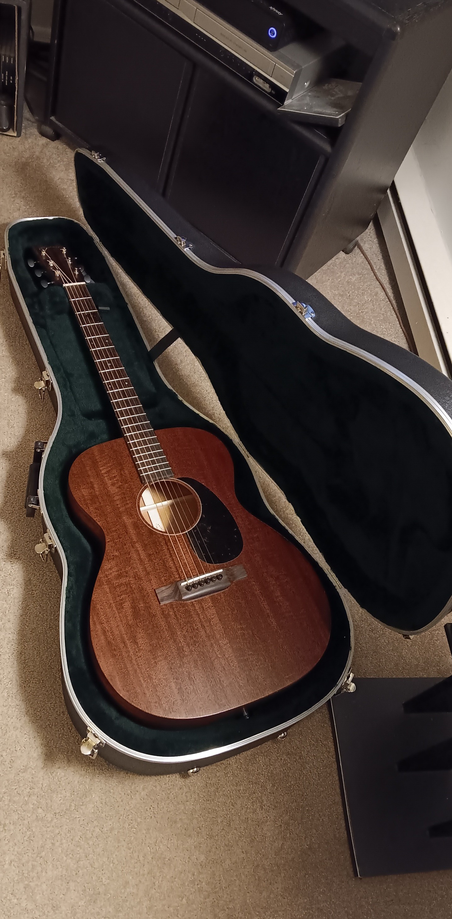 Comparison of Martin 000-15M Auditorium and D-15M Dreadnought Guitars