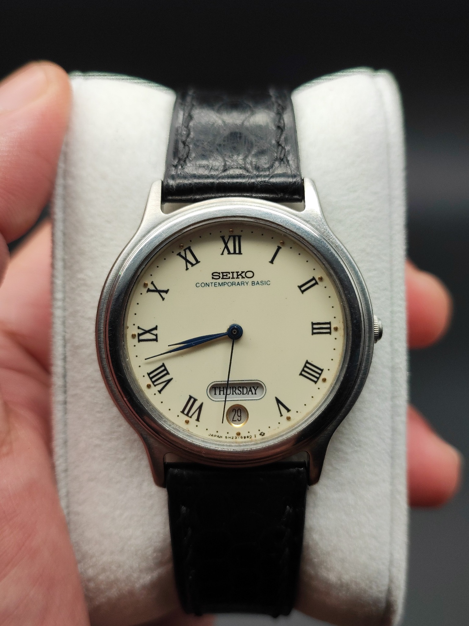 SEIKO contemporary basic 5H23-6B90