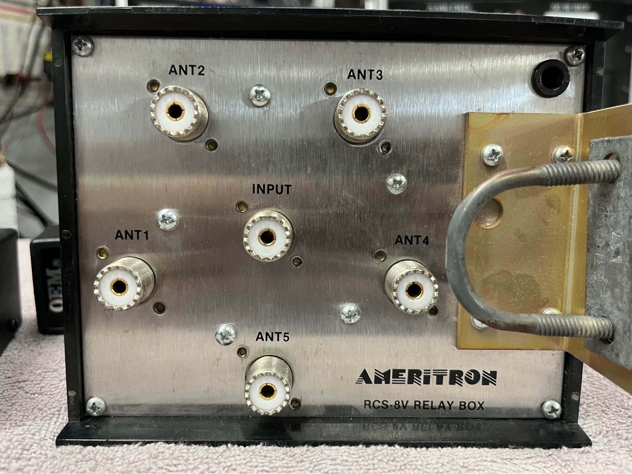 MFJ, RCS-8V remote antenna switch switches up to five antennas off