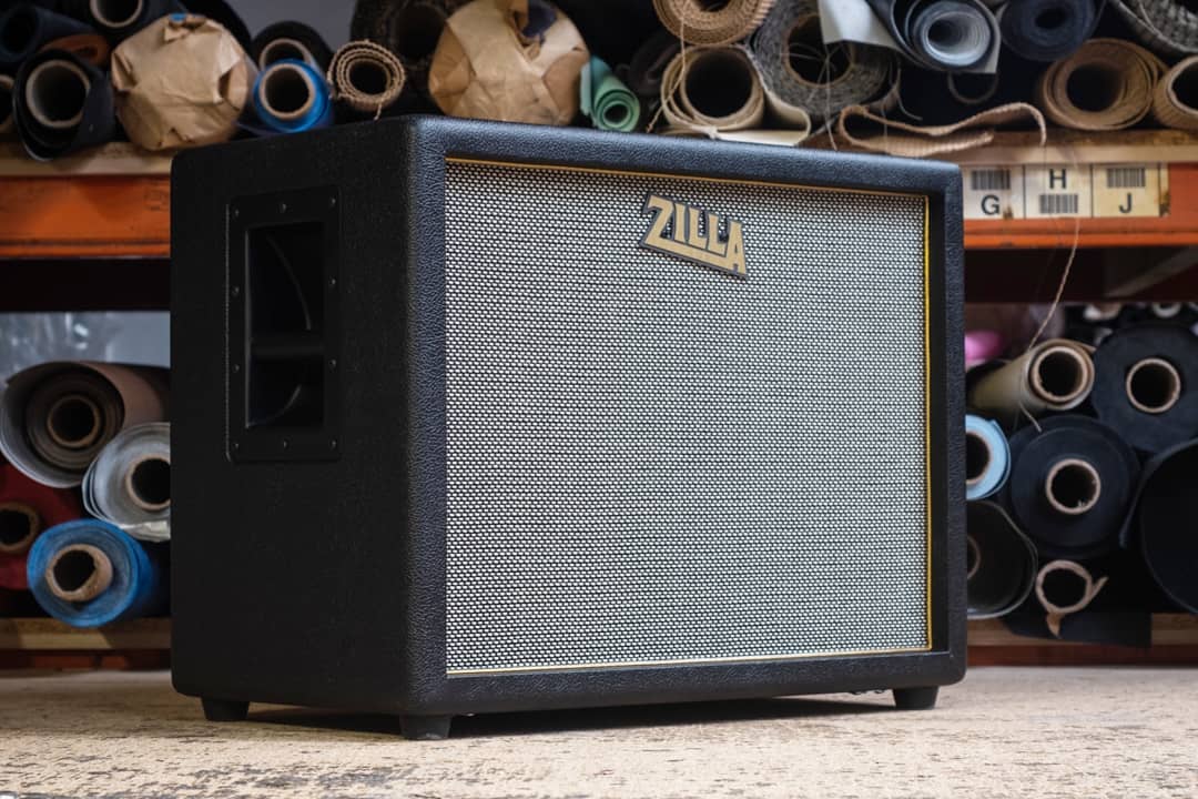 ギター LORENZ FAT BOY BIT AMPLIFIER Fatbaby 1x12. Black bronco tolex, salt and pepper grill, gold