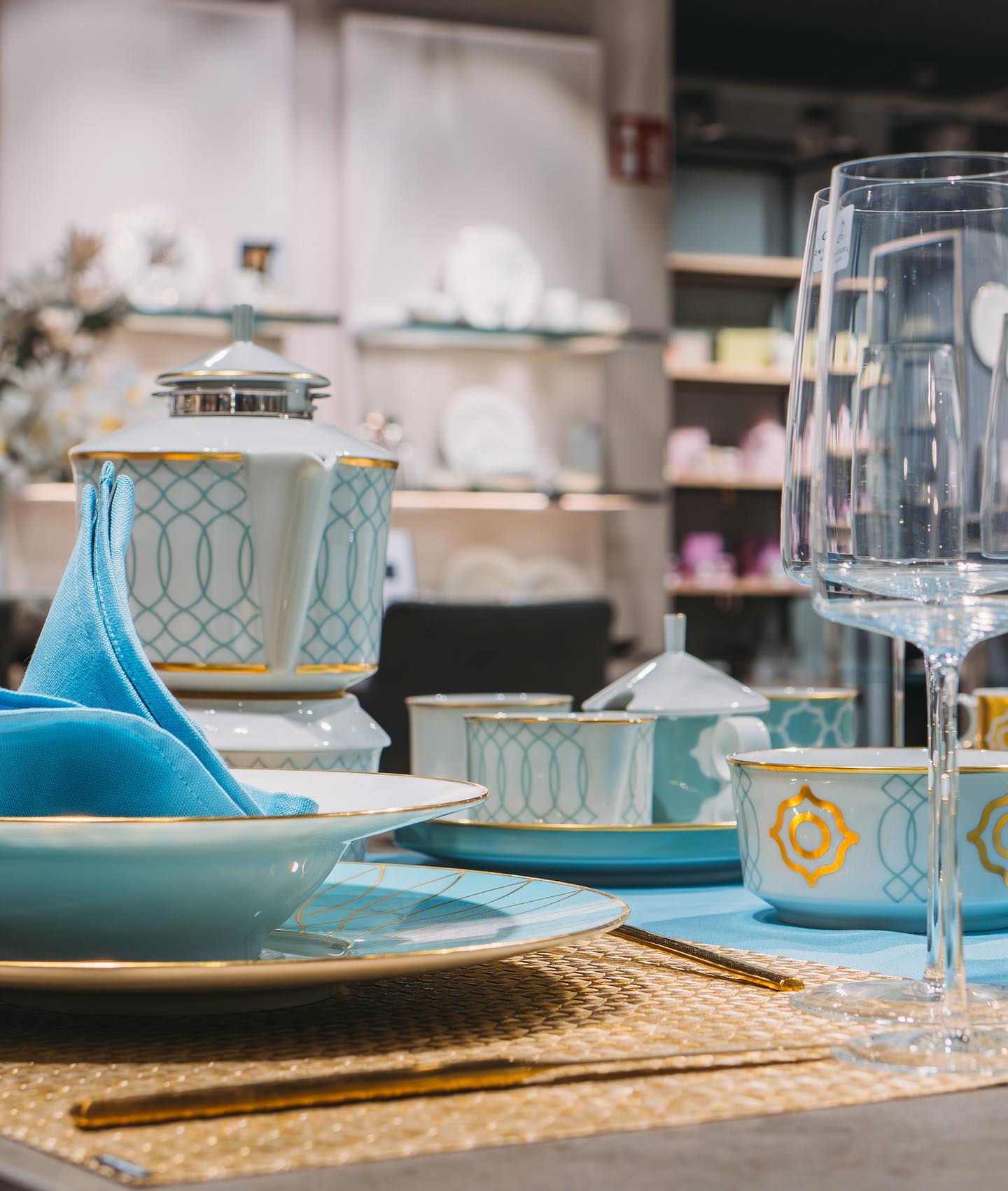 Edles Porzellan, hochwertige Teeservice & viele Geschenkideen findest Du in unserer Bel-Etage auf der 6. Etage. #GALERIA#frankfurt#GALERIAfrankfurt#zeil#hauptwache#shopping#ffm#skyline#trends#fashion#beauty#style#gift#inspiration#blogger#porzellan