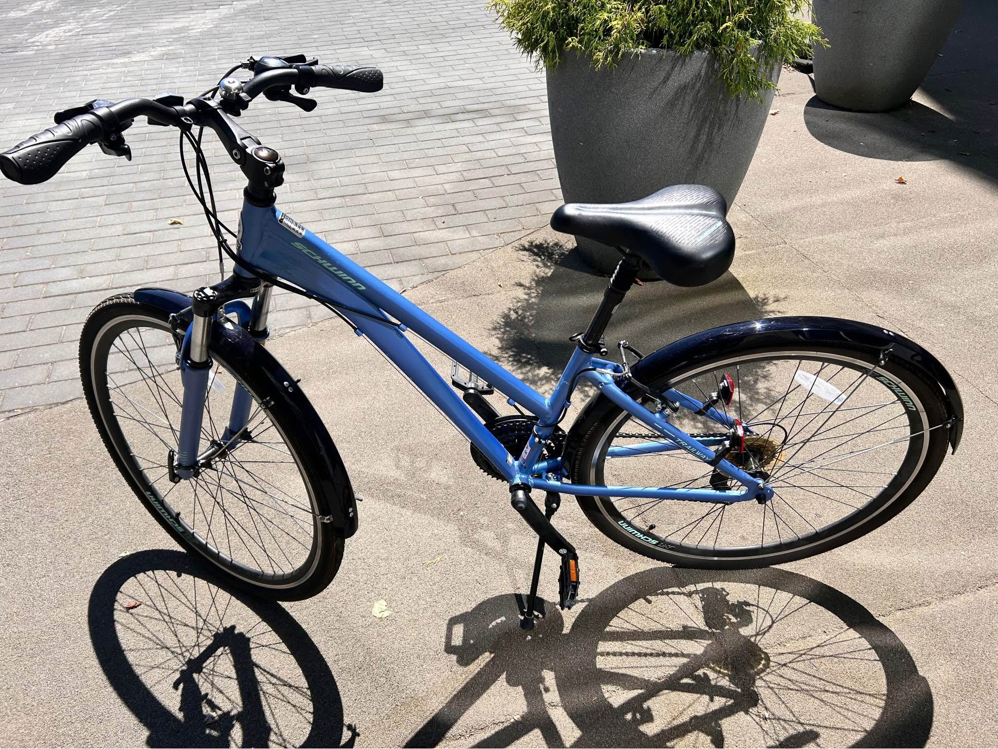 schwinn trailway 21 speed bicycle Network 3.0 this hybrid will breeze through gravelly weekend romps too SCHWINN \"TRAILWAY\" 21-SPEED HYBRID GRAVEL/COMMUTER