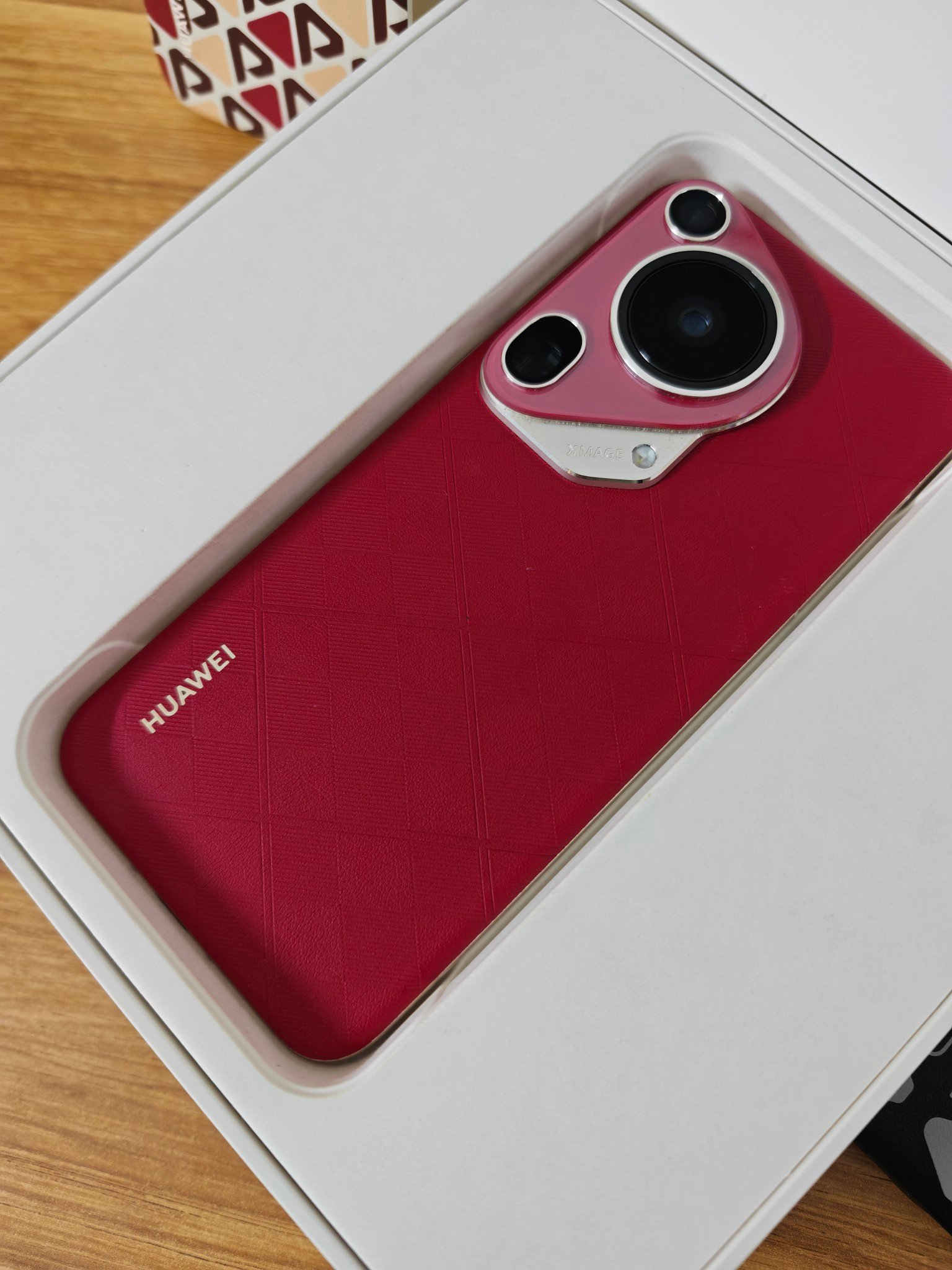 ? Huawei Pura 70 Ultra - Đỏ - Nội địa 99% pin 100 ? Fullbox 