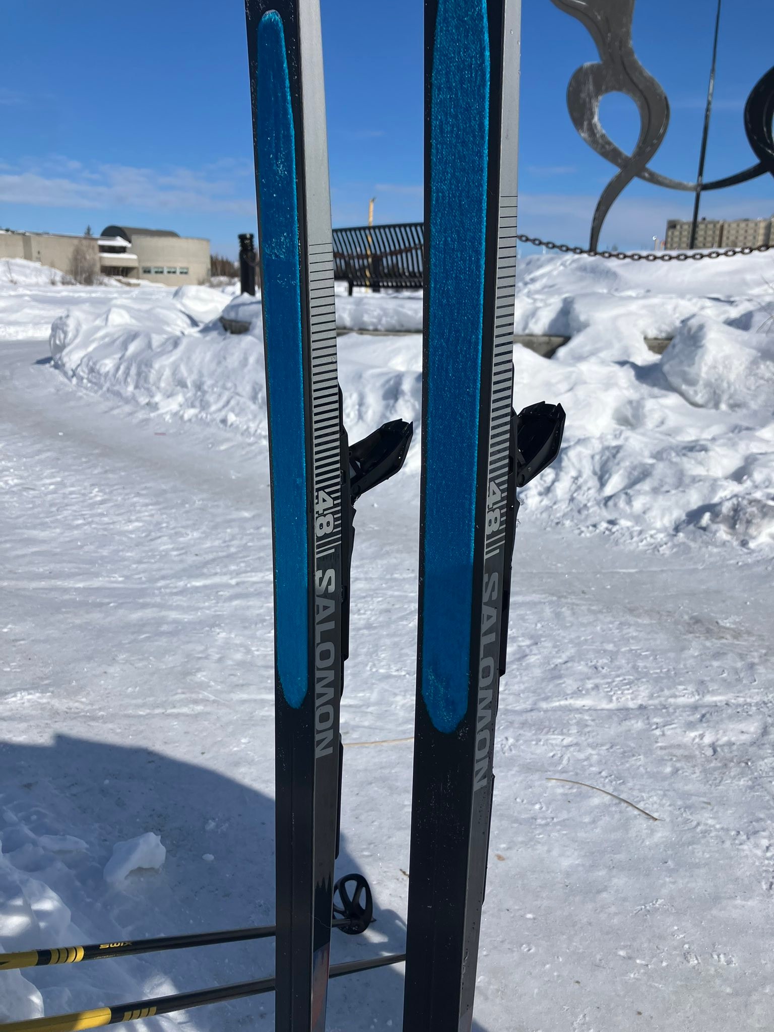 salomon divine rs 7 womens ski boots 2012 Edge gripThe thin edge provides great grip and makes it easier to transfer from one leg to the other.StabilityThe balanced camber construction provides skiers with more stability and more effortless balance during the gliding phase.SpeedThe G4 Racing base makes this ski fast Salomon DIVINE 55 White Crystal