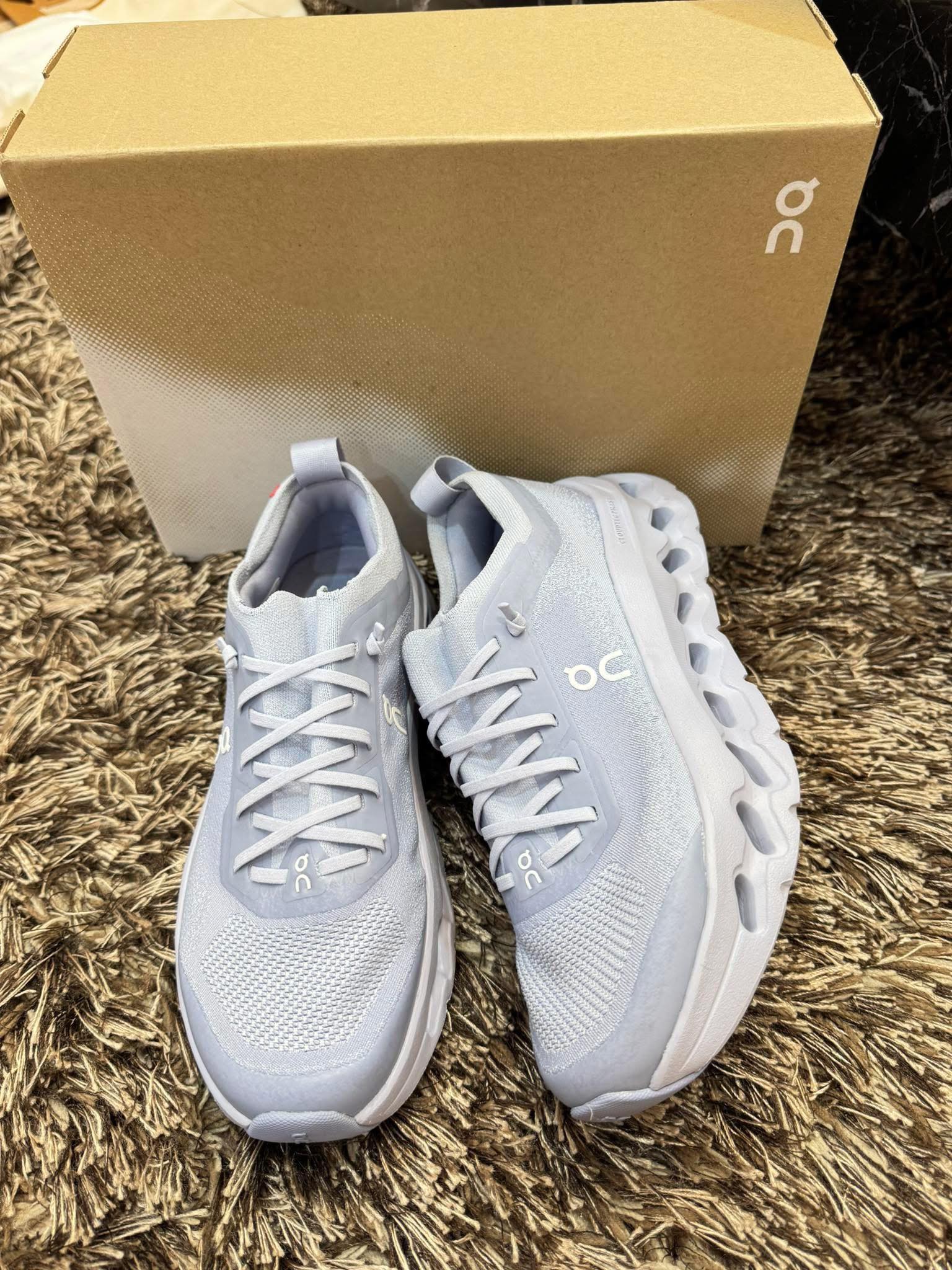 On cloud Sz us 6.5 23.5 cm. ❌Sold❌
