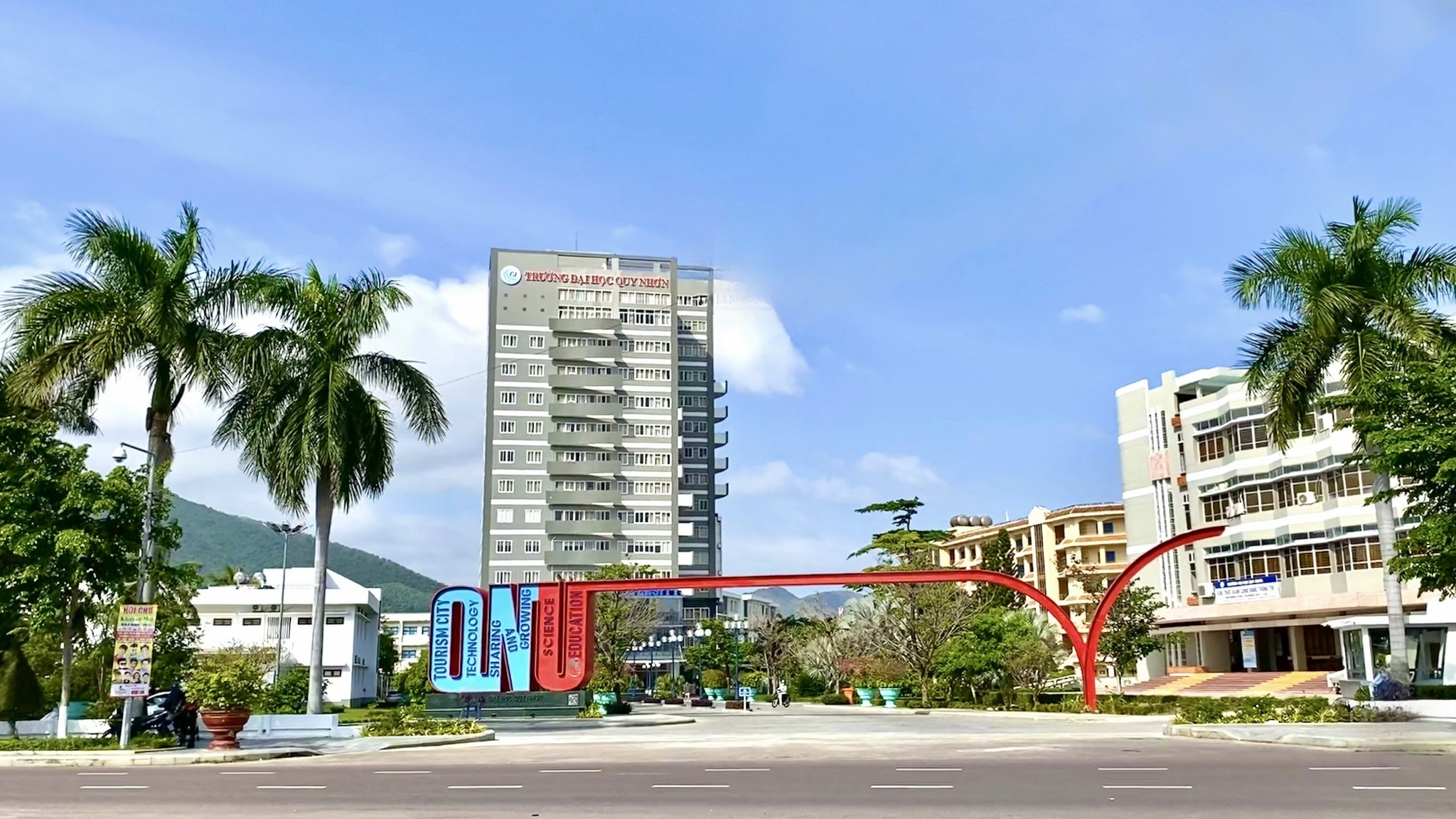Sinh Viên Đại Học Quy Nhơn - QNUers | Cho em hỏi 3/9 vào học nma tkb có ...