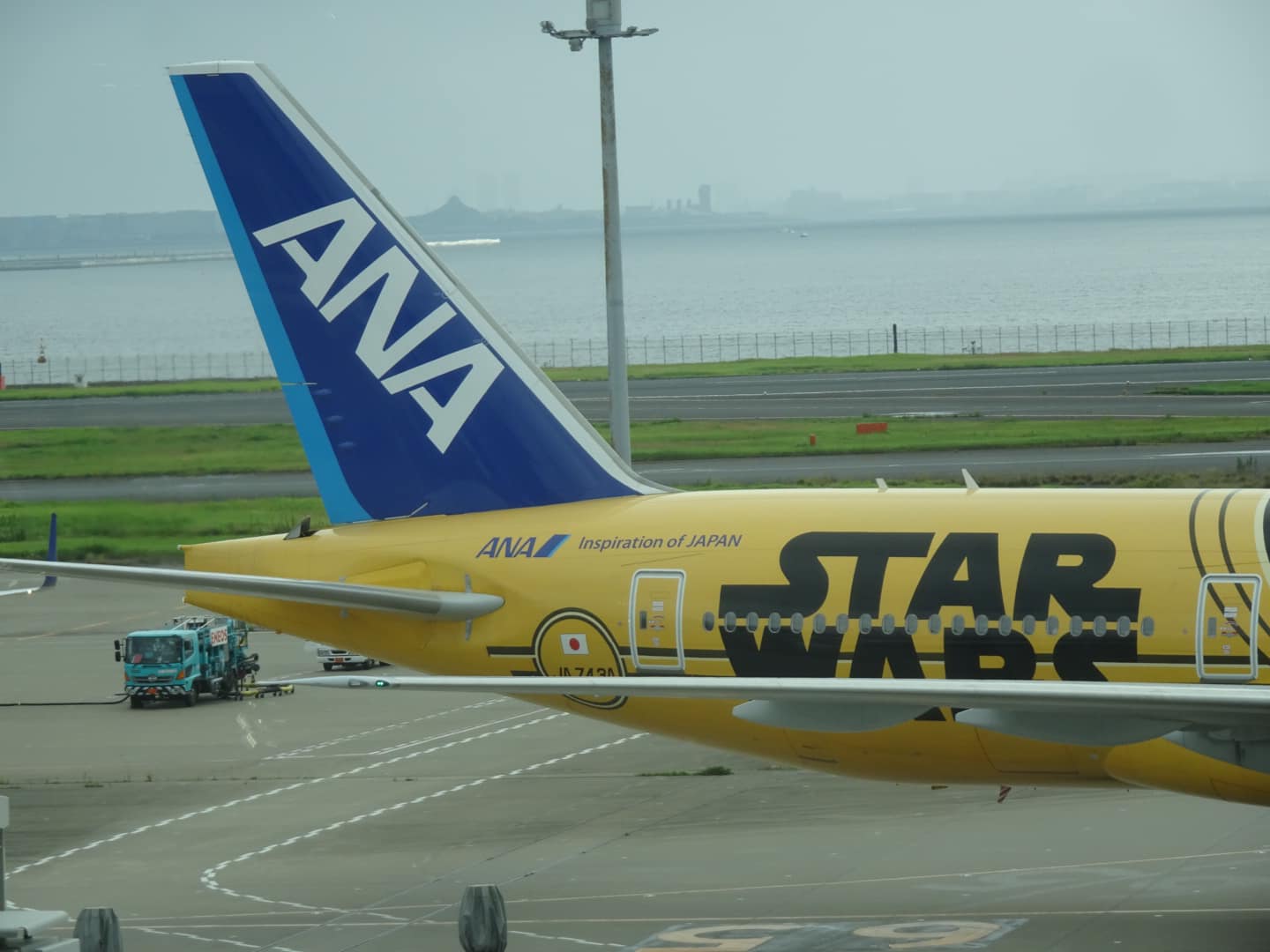 🔴 ANA's iconic Star Wars C-3PO Boeing 777-200ER JA743A completed