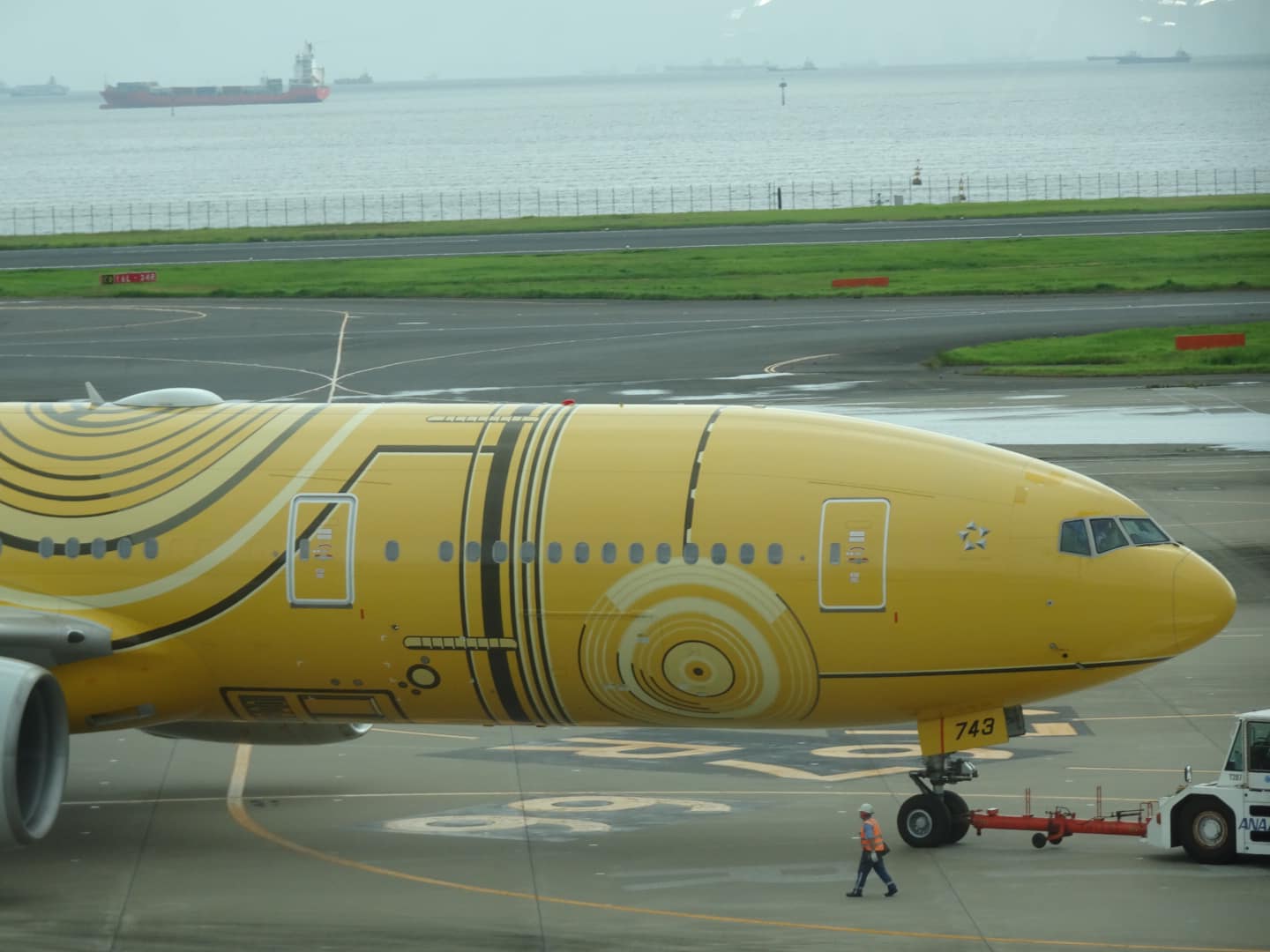 🔴 ANA's iconic Star Wars C-3PO Boeing 777-200ER JA743A completed