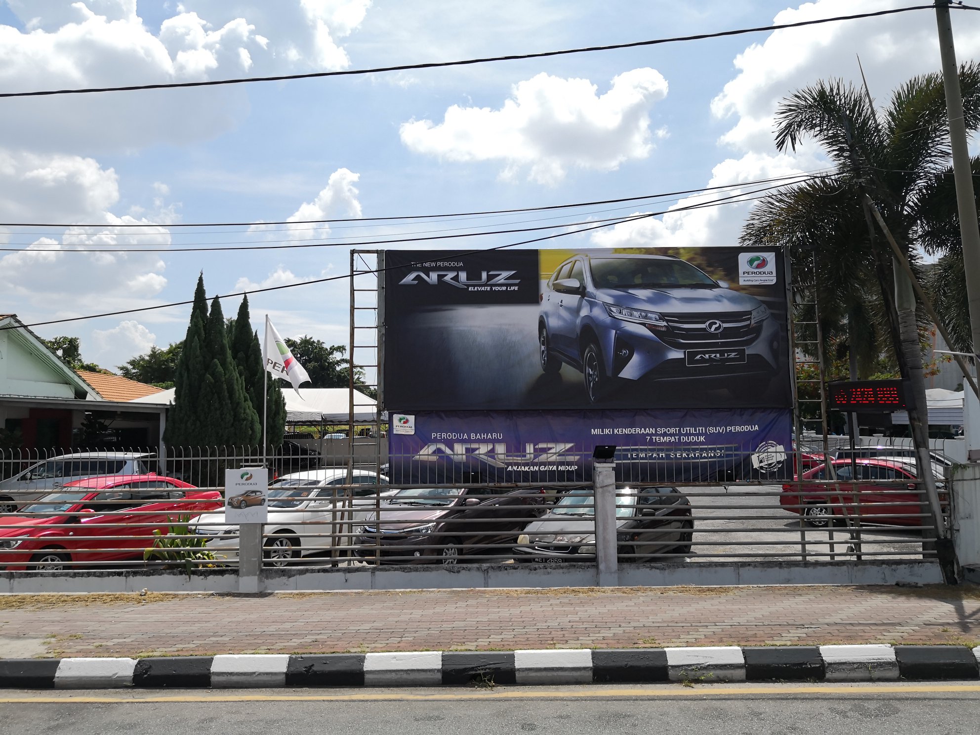 Perodua Aruz Ipoh Hirup S