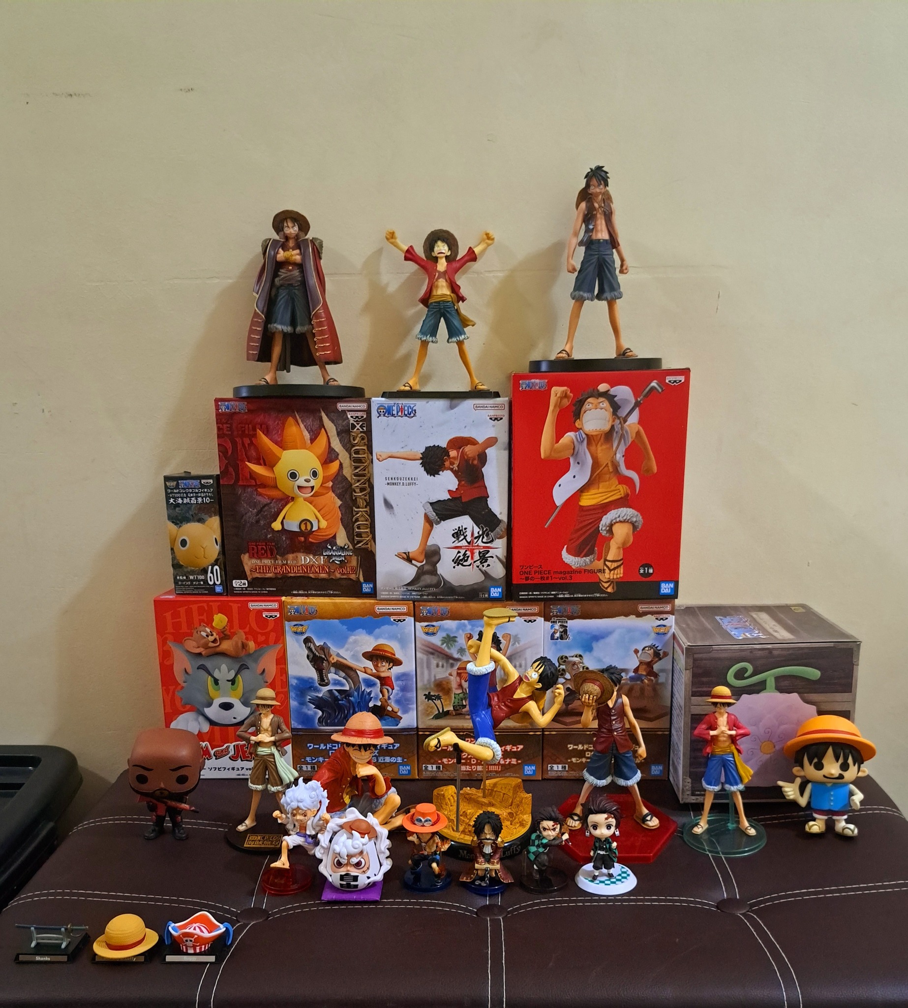 For Sale: One Piece and Demon Slayer Figures display picture 1