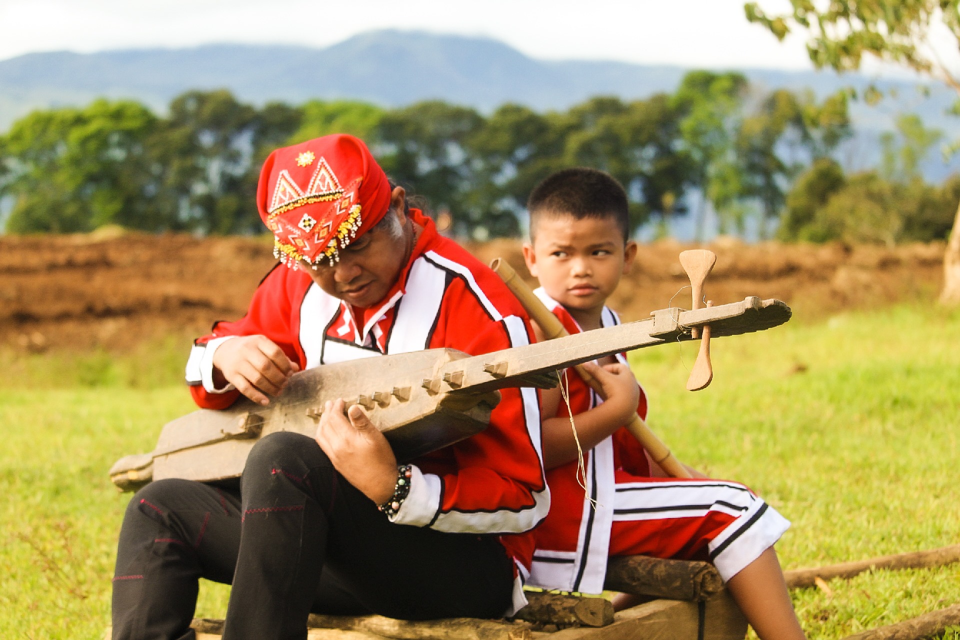 Waway Saway playing the... - Boat Lutes of the Philippines | Facebook