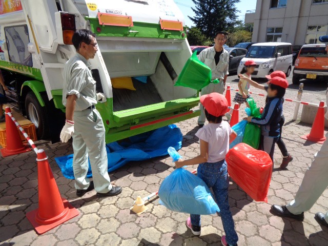 帯広市 北栄小学校で 環境学習 みんなの学校にごみ収集車がやってくる を実施しました Facebook