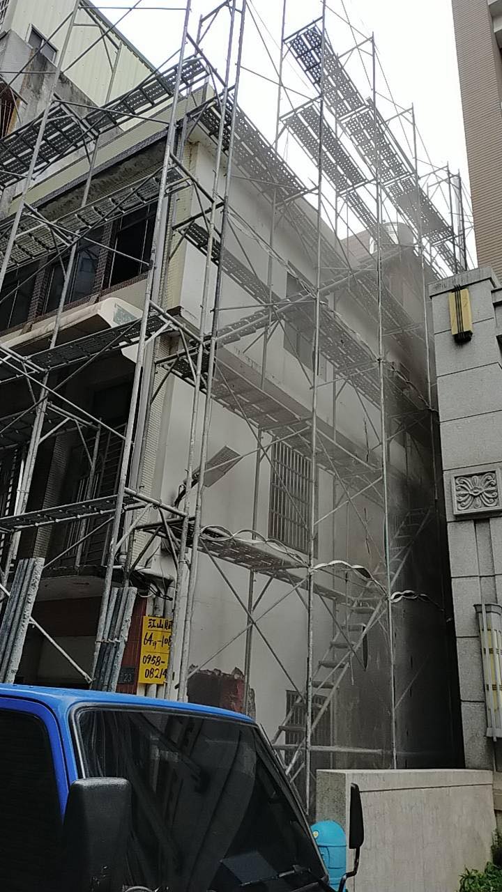 宏泰鷹架有限公司 - 1:簡易施工架+帆布+梯 2.3.4:簡易施工架+網+梯... | Facebook