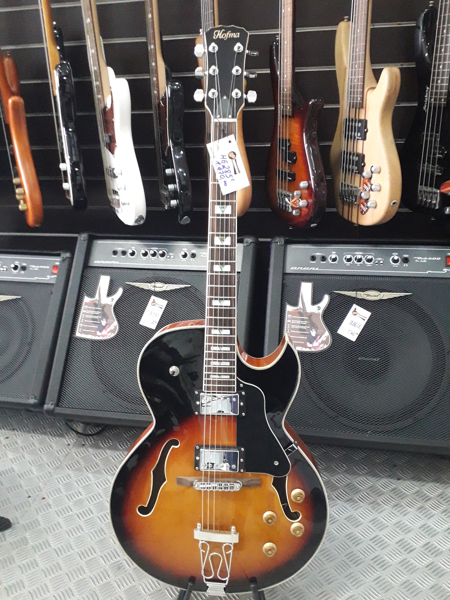 Mundo - Guitarra Hofma Semi Acústica HG-285C SB Marca: Hofma