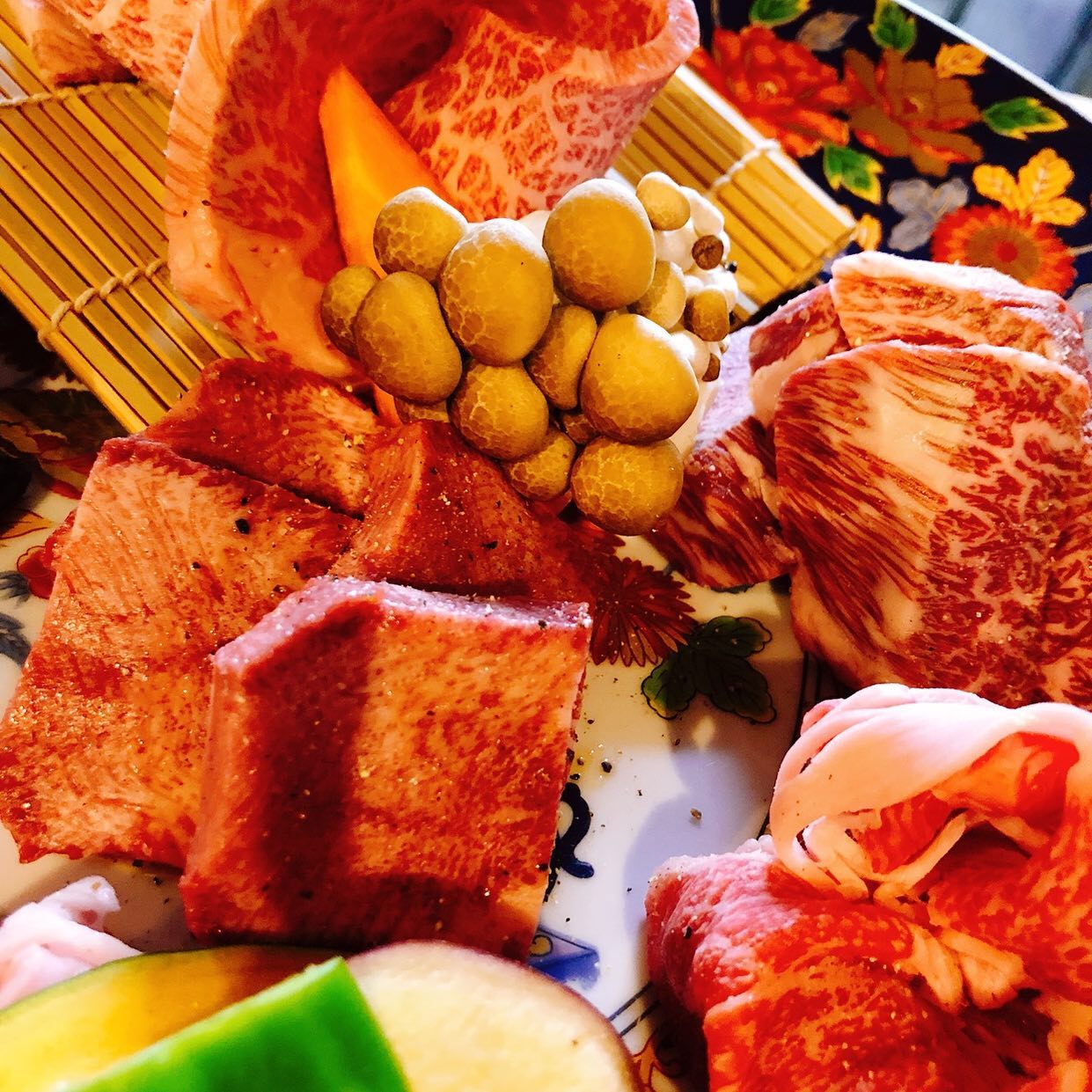 焼肉 松喜 お肉とお野菜一緒に焼くと お芋もカボチャも 玉ねぎも みんな美味しくなる そんな訳で 松喜のお肉盛りはお野菜たっぷり 焼肉松喜 黒毛和牛専門店 佐野アウトレット 佐野プレミアムアウトレット 牛脂のパワーおそるべし Facebook