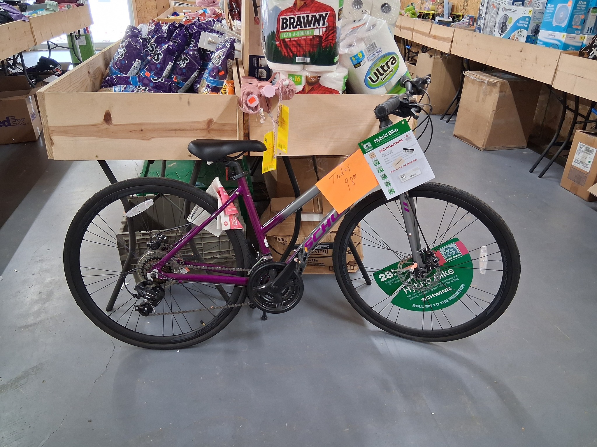 schwinn circuit hybrid bicycle Men's 700C/28 Inches Bicycle, Aluminum Frame Get fit and have fun with the Circuit hybrid Schwinn Men's Circuit 700c/28" Hybrid