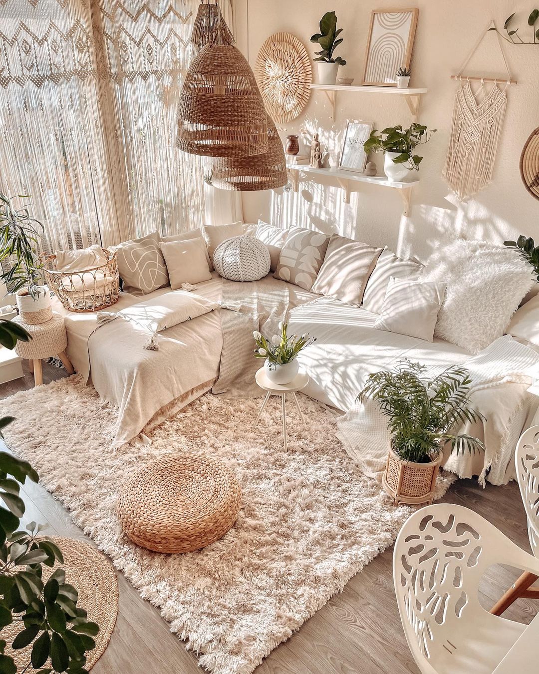Perfection! 👏😍 Just the coziest Bohemian vibe! 🥰🤍😍 Courtesy of: @interiorsari [IG]