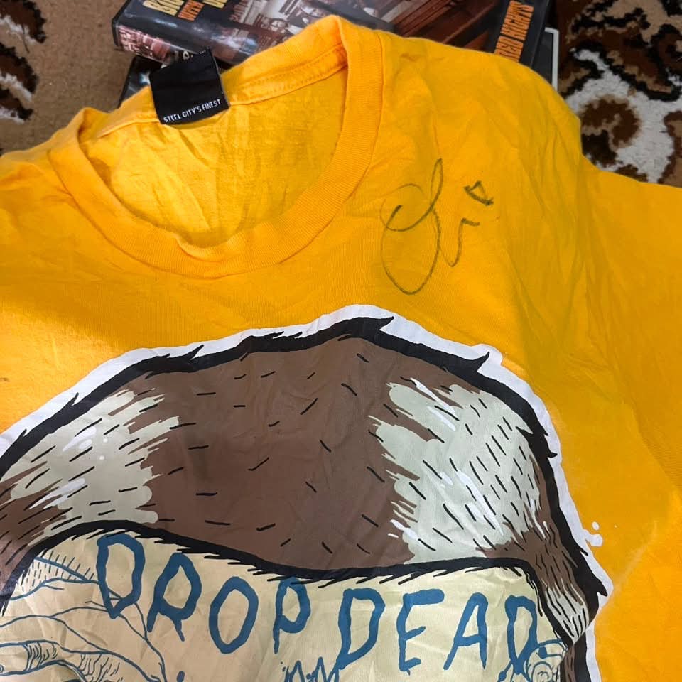 Authenticity of Bring Me The Horizon signatures on Drop Dead shirt