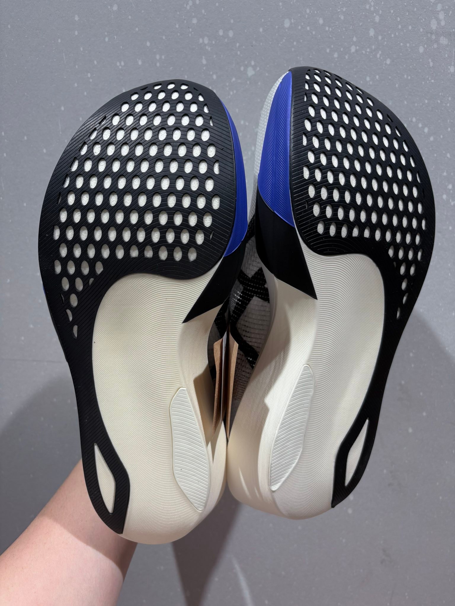 ASICS METASPEED EDGE TOKYO 1013A163-101 【原因】：腳型不合故出售 