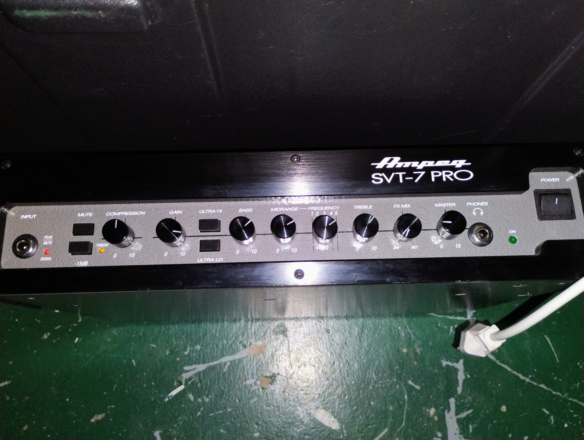 Will the Ampeg B2-RE amp drive an 800 watt 8 ohms cabinet?