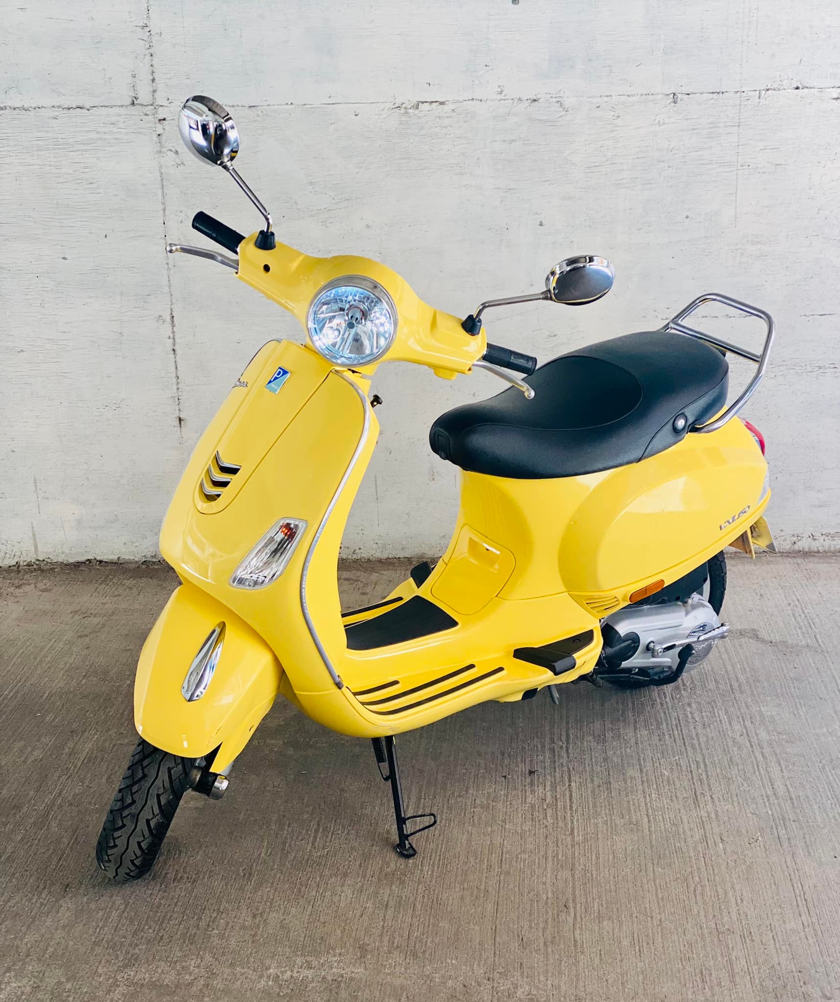 ポコ Nos llegó está lindísima Vespa VXL150, modelo 2018 🛵 24 mil kms