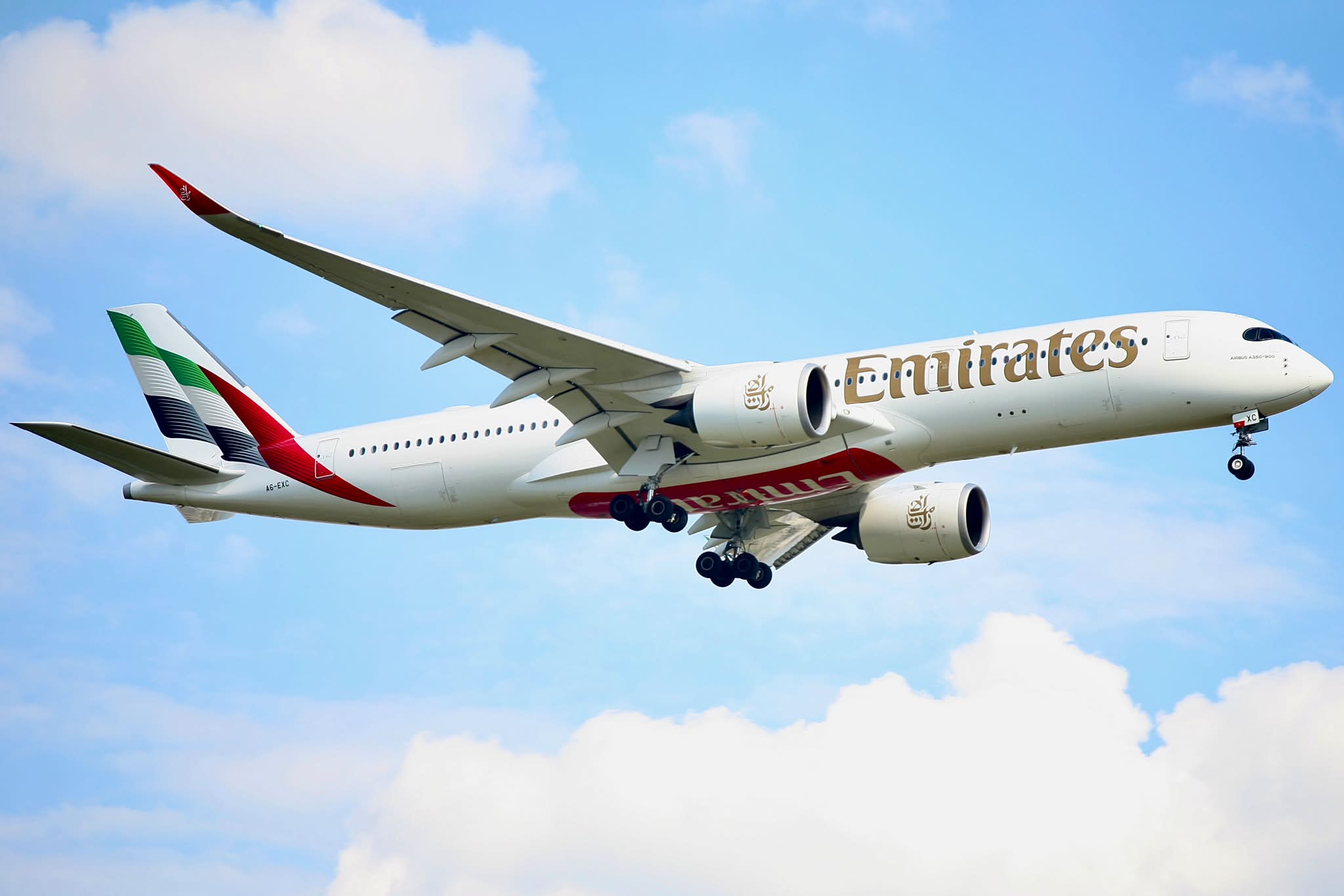 エアバスA350-900のスペシャルマーク勢揃い。 1号機挑戦のレッド 2号機