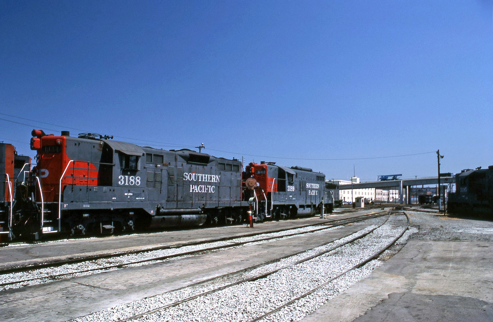 Southern Pacific Railroad Fans | Looks like I picked a good day to walk ...