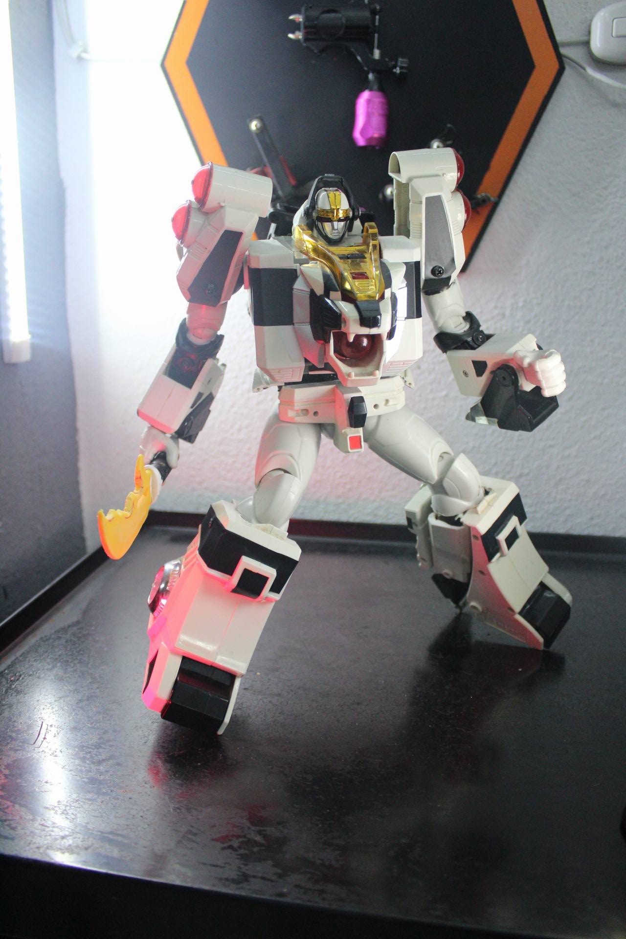 tigerarmy　オーダー制作 Custom 1994 Bandai Tigerzord with added articulation