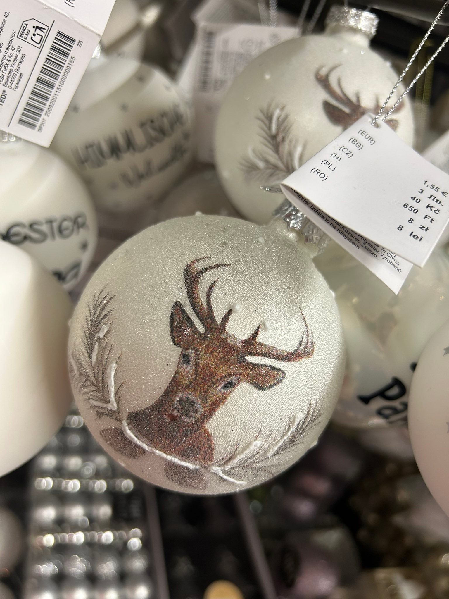 Wie schön sind bitte die Weihnachtskugeln?? 😱 Ich bin 4 Tedis angefahren, um alles zusammenzubekommen, freu mich schon, den Weihnachtsbaum dieses Jahr zu schmücken 😍🥰 Jetzt suche ich eigentlich nur noch die